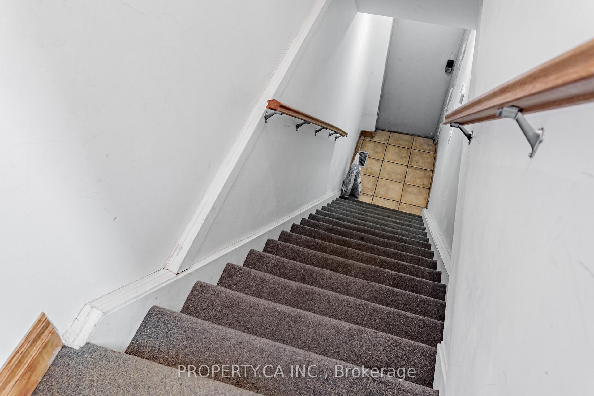 3581a Dundas Street W Second Floor