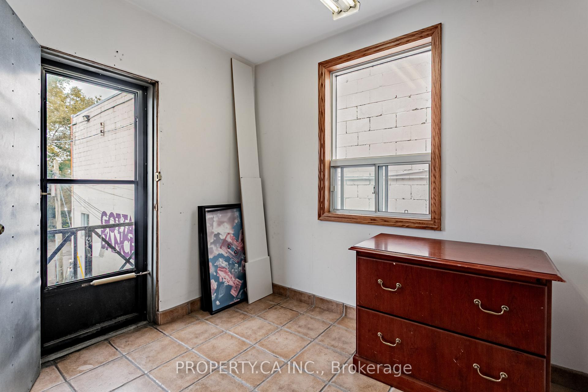 3581a Dundas Street W Second Floor