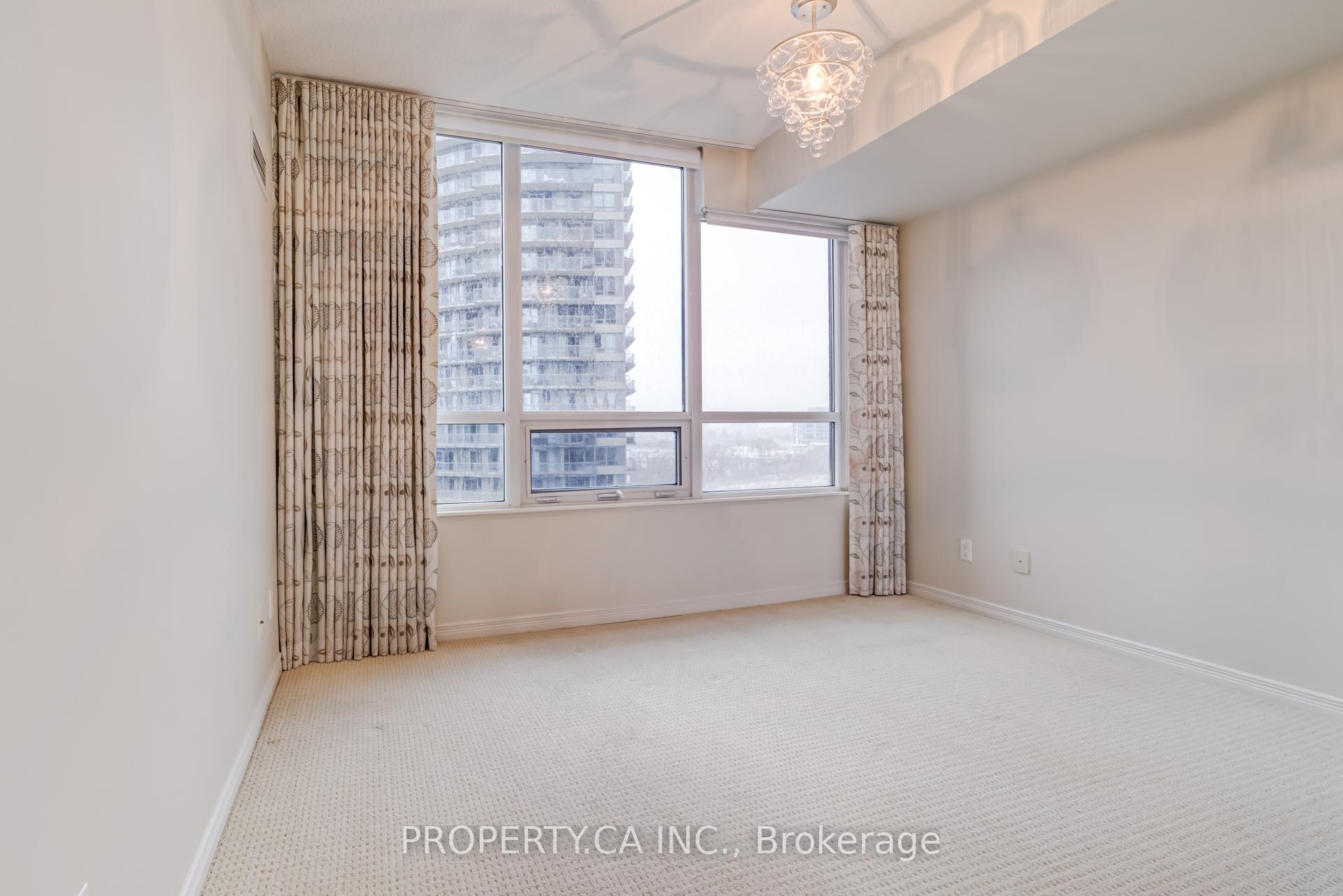 2230 Lake Shore Boulevard W 903