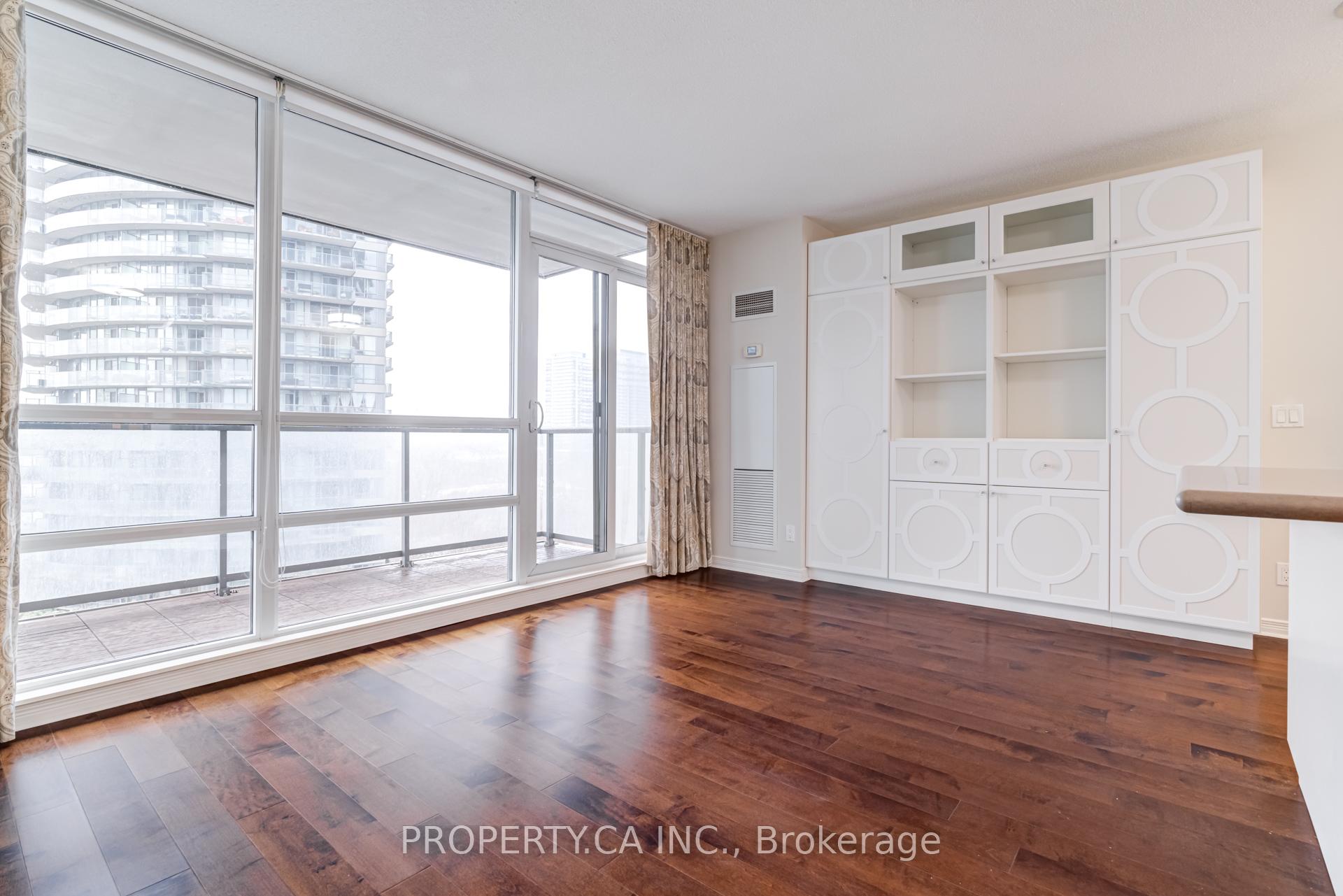 2230 Lake Shore Boulevard W 903