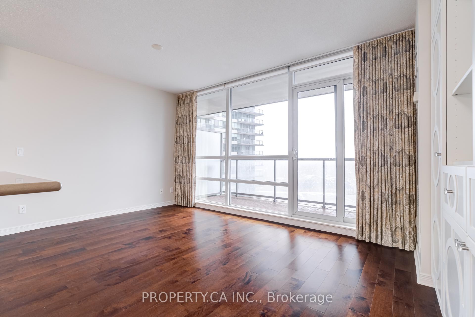 2230 Lake Shore Boulevard W 903