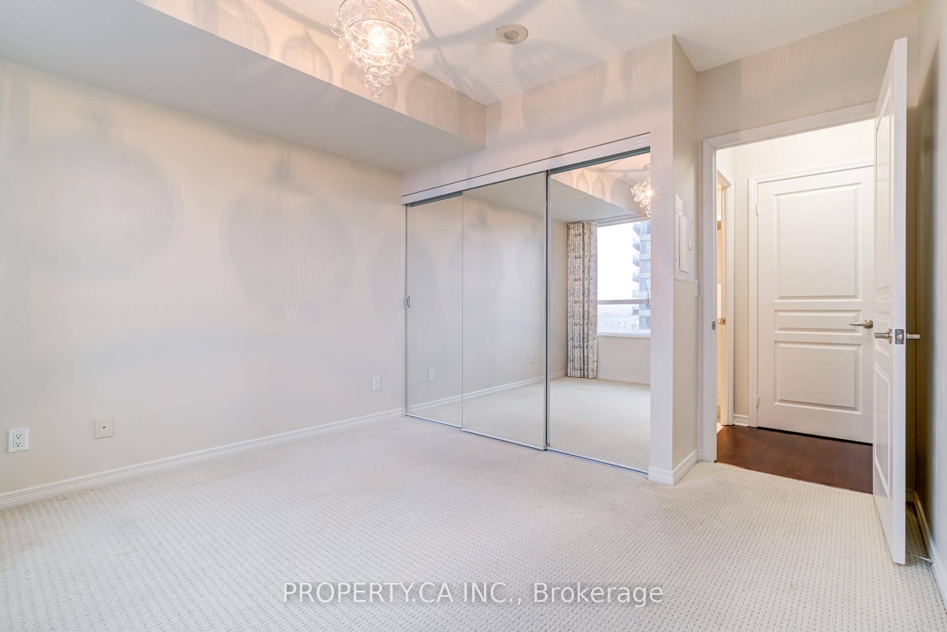 2230 Lake Shore Boulevard W 903