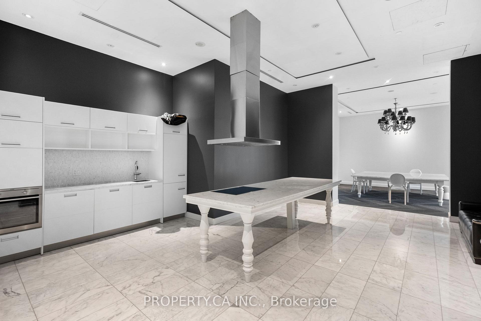 90 Park Lawn Road 1211