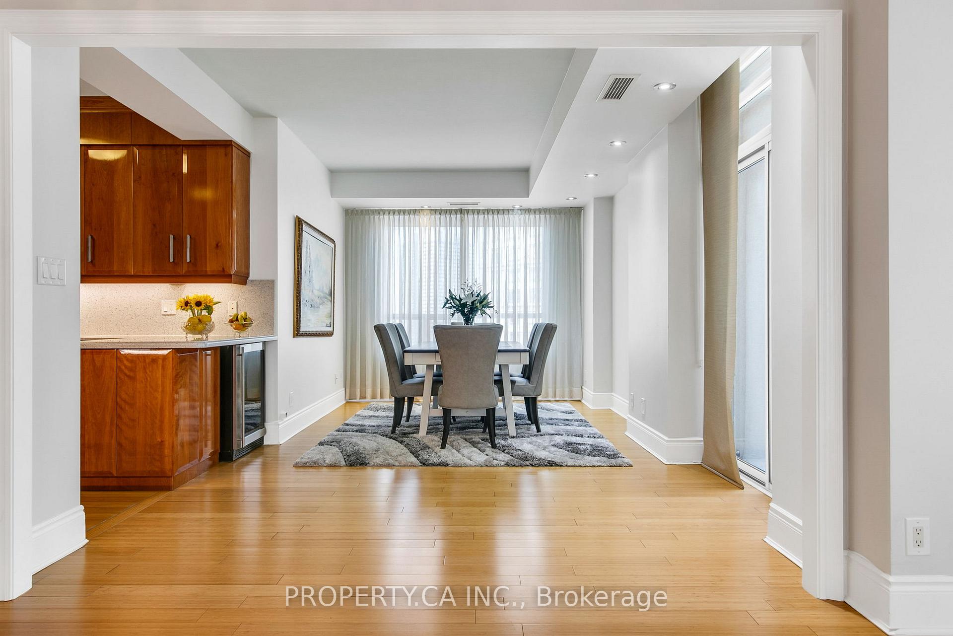 3880 Duke Of York Boulevard 2804