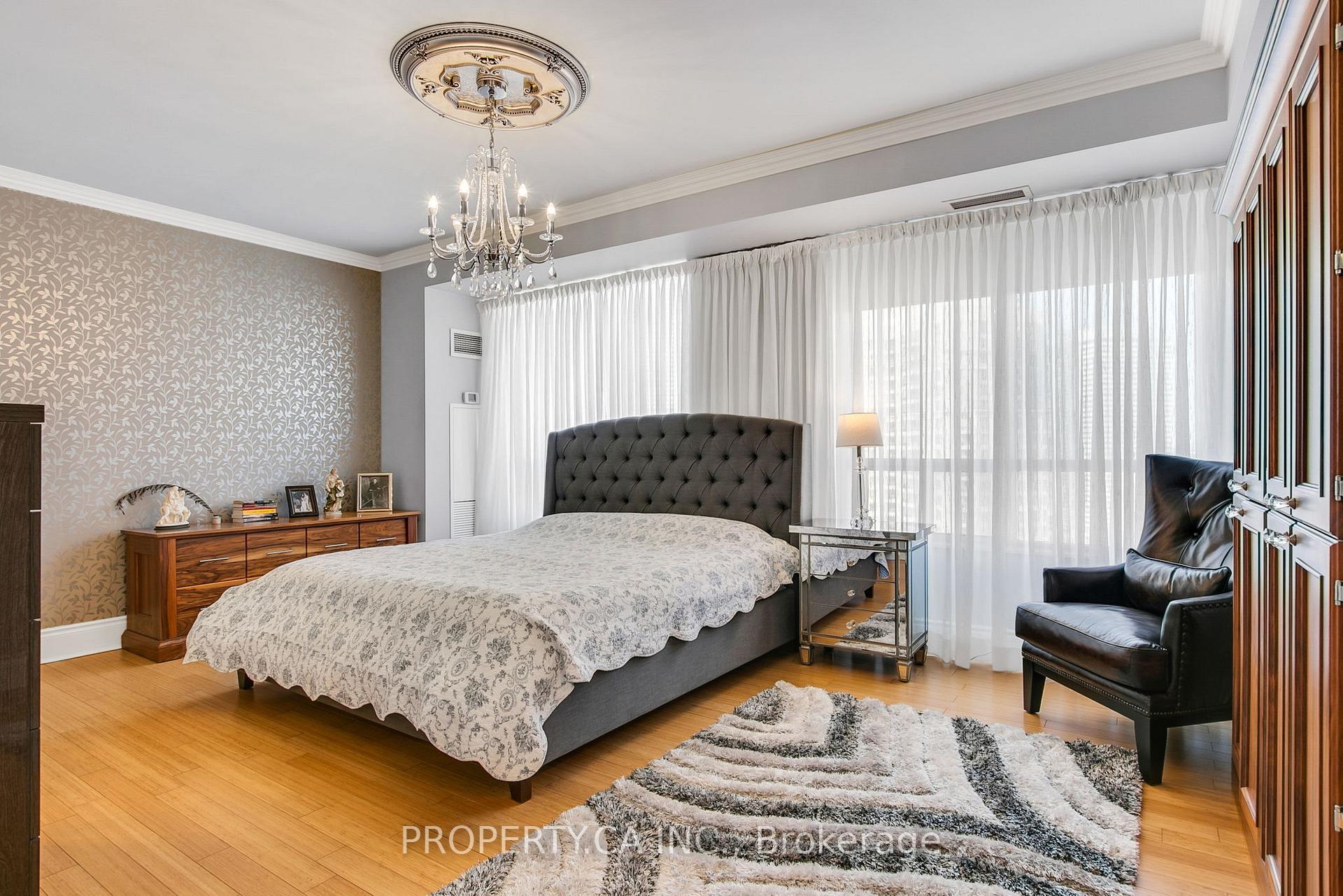 3880 Duke Of York Boulevard 2804