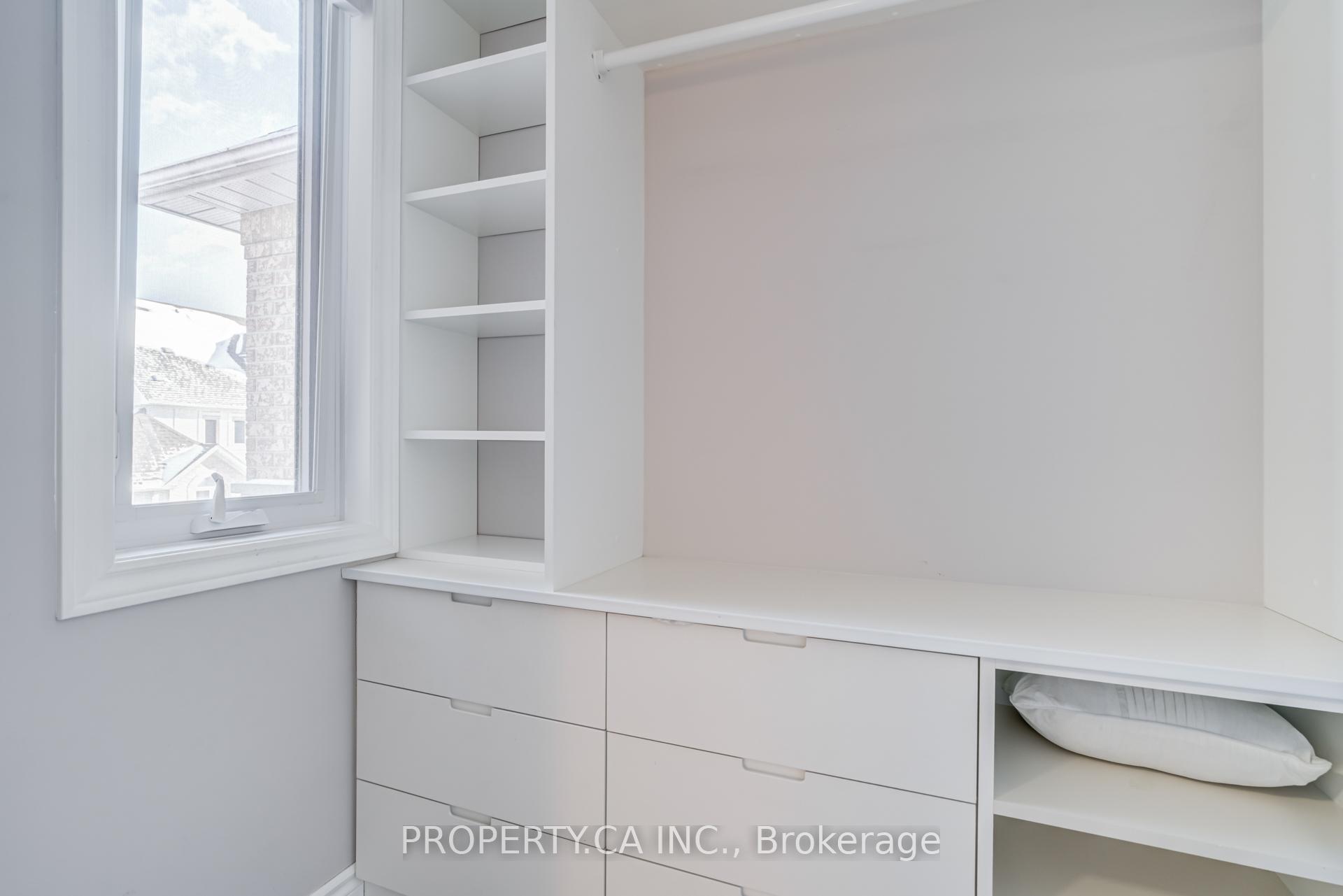 1050 Bristol Road W 45