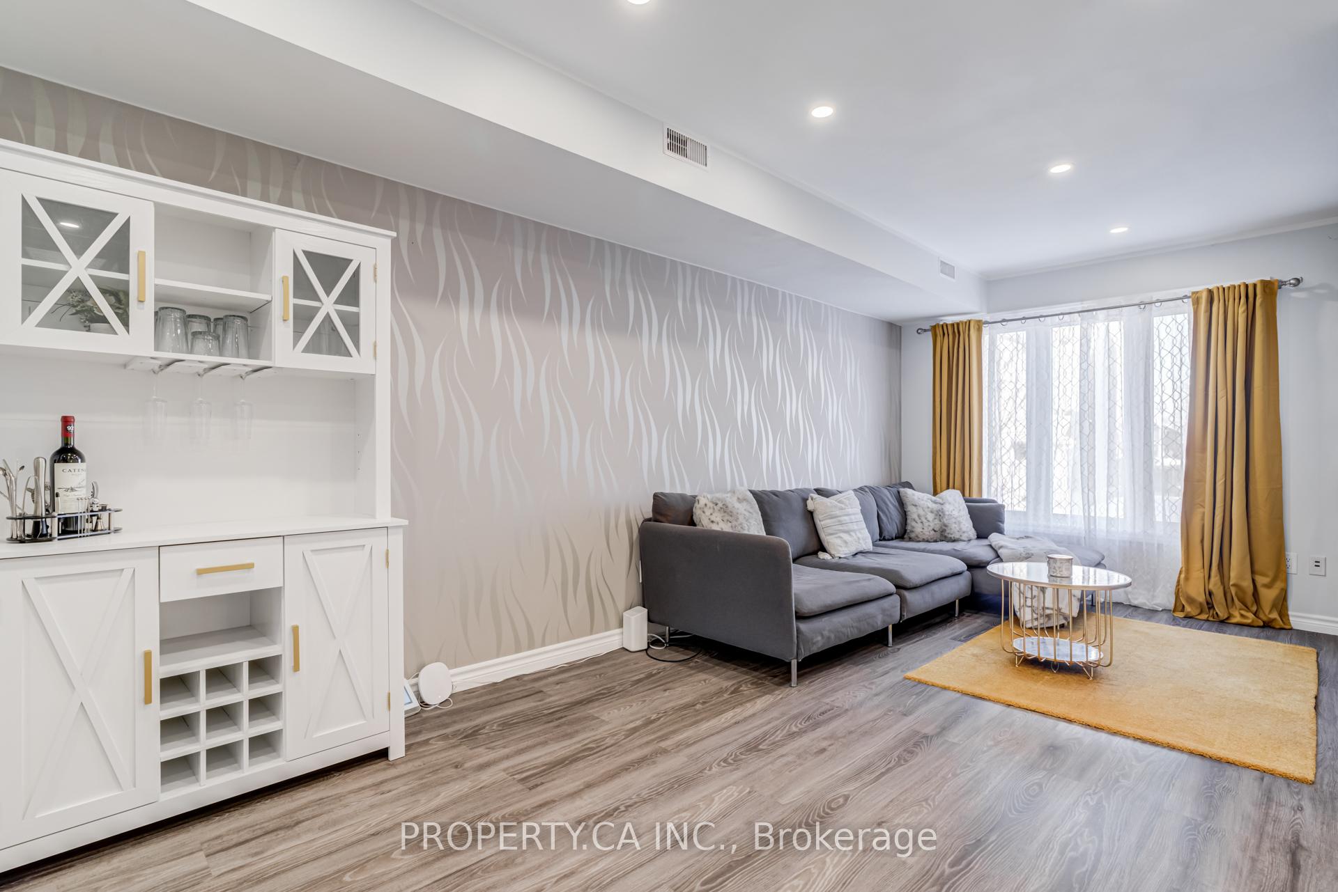 1050 Bristol Road W 45