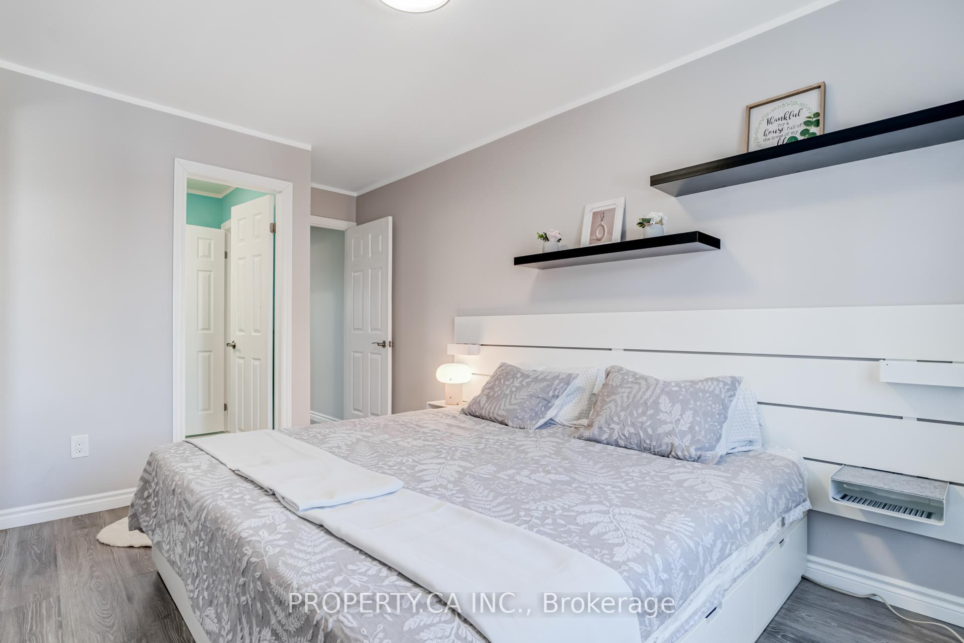 1050 Bristol Road W 45