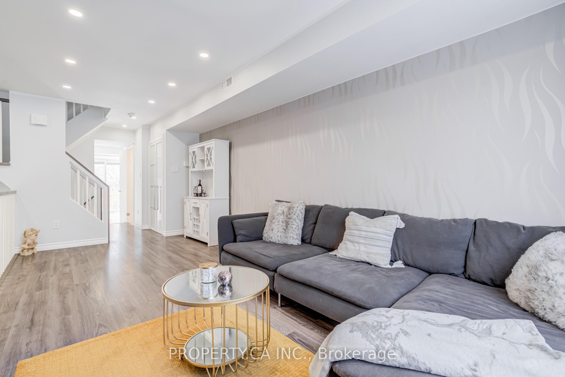 1050 Bristol Road W 45