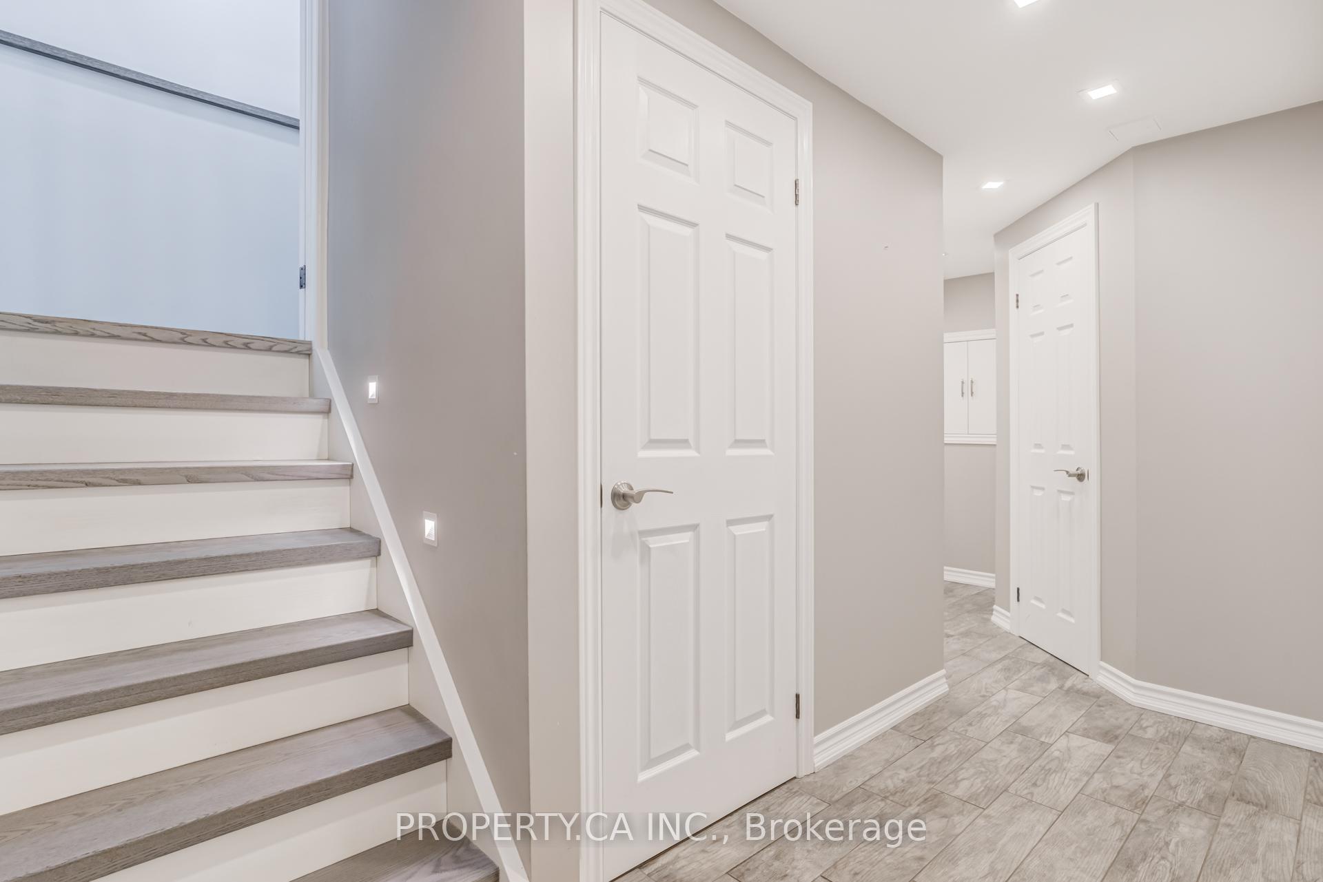 1050 Bristol Road W 45