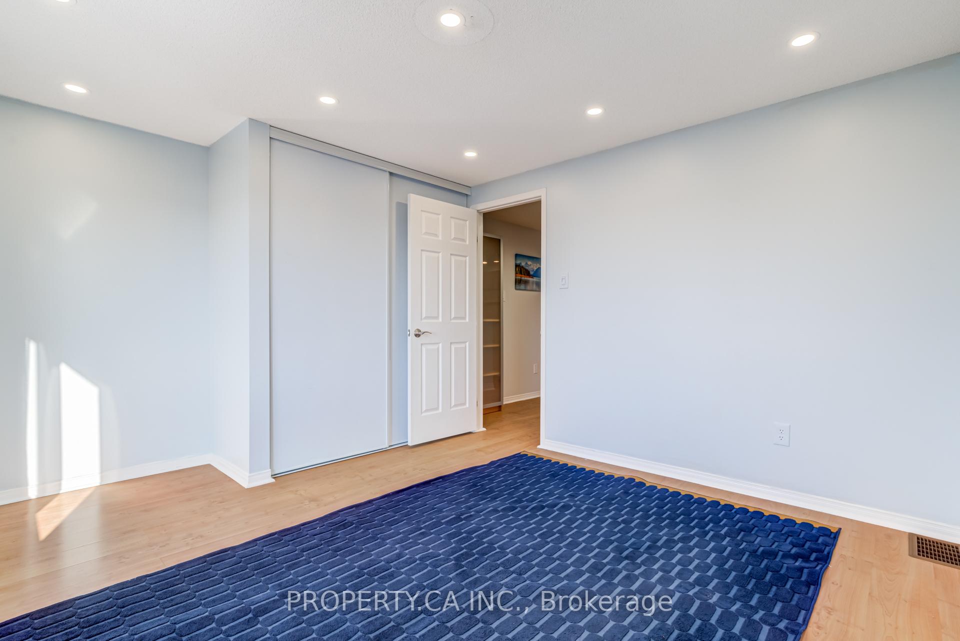 1050 Bristol Road W 45