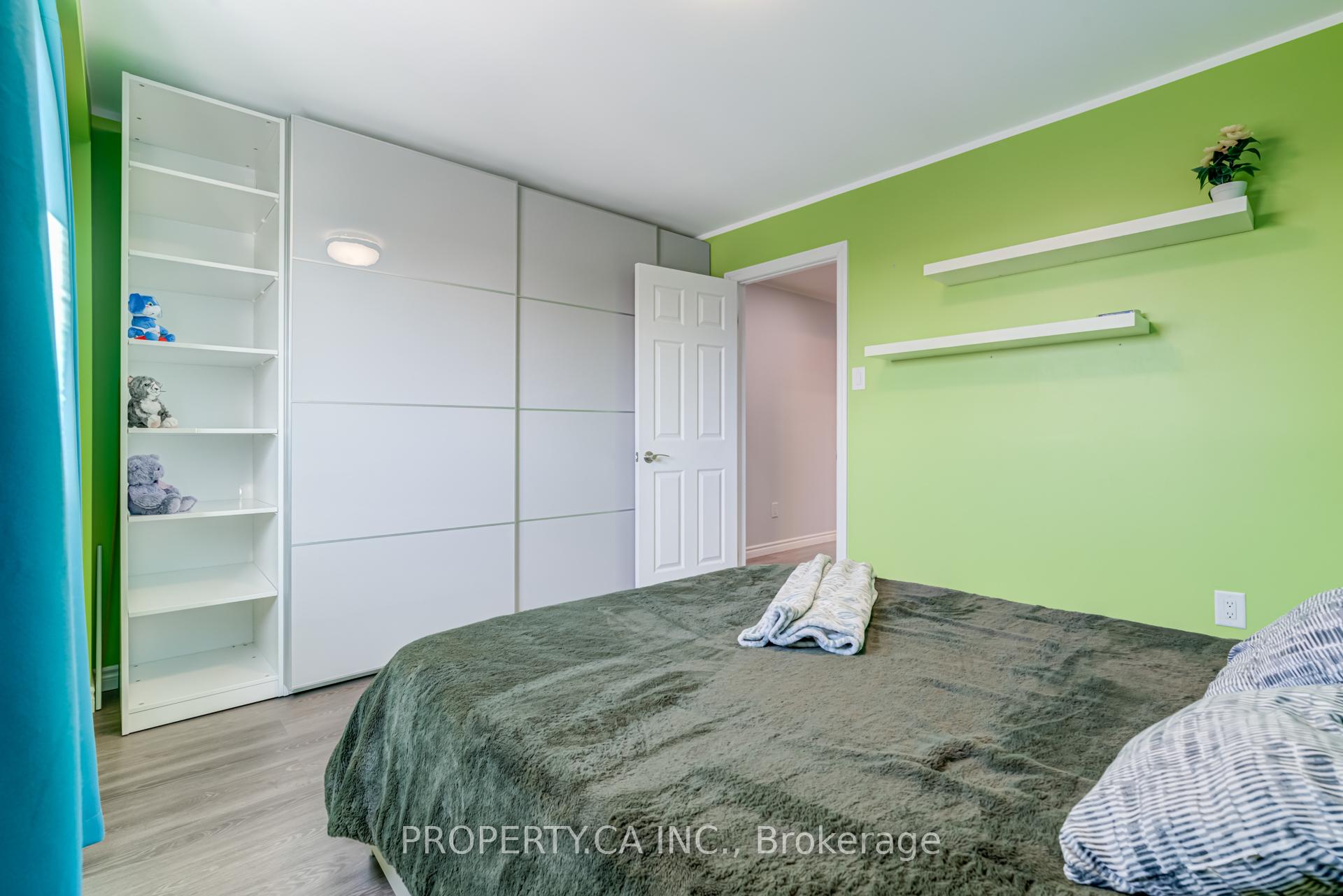 1050 Bristol Road W 45