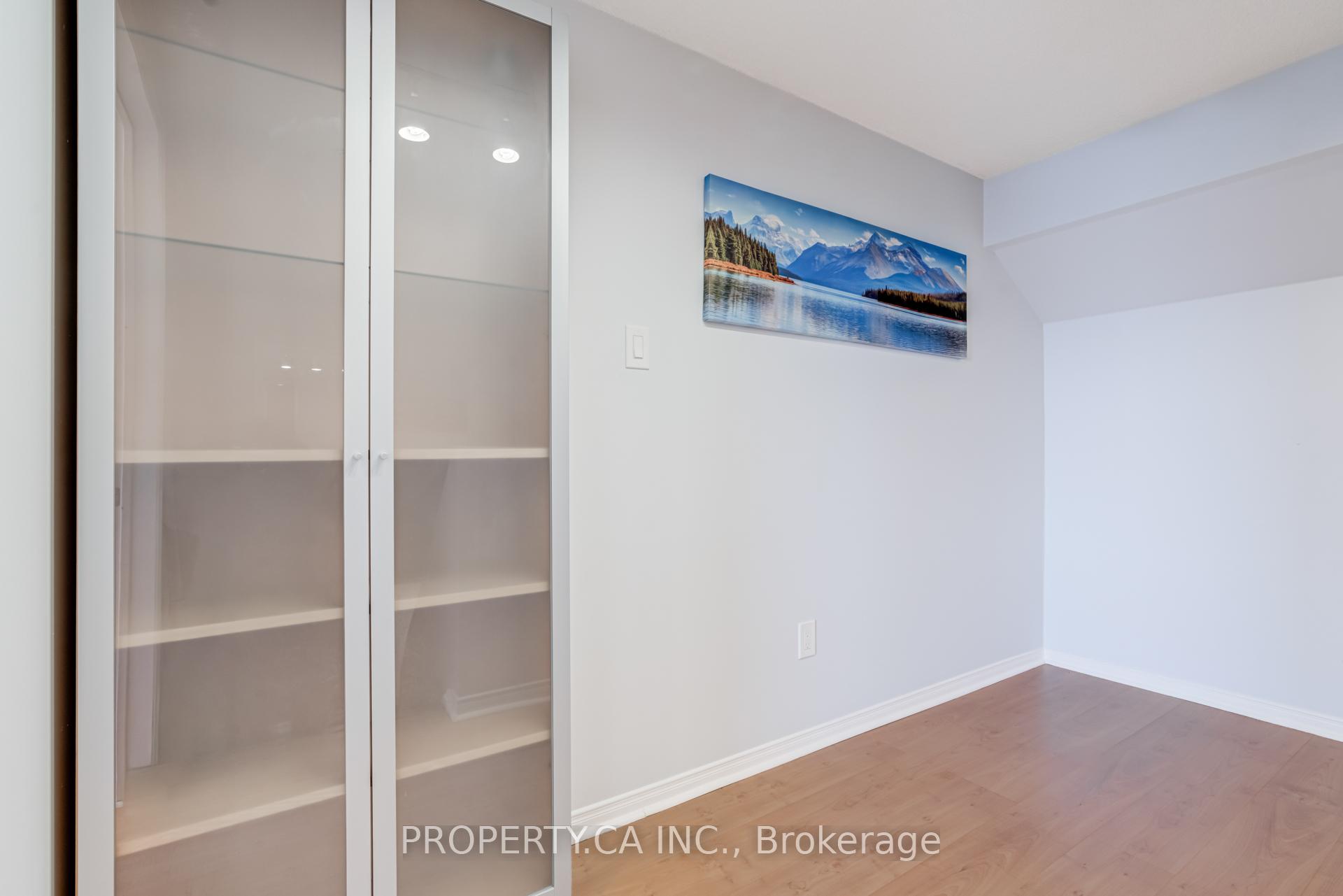 1050 Bristol Road W 45