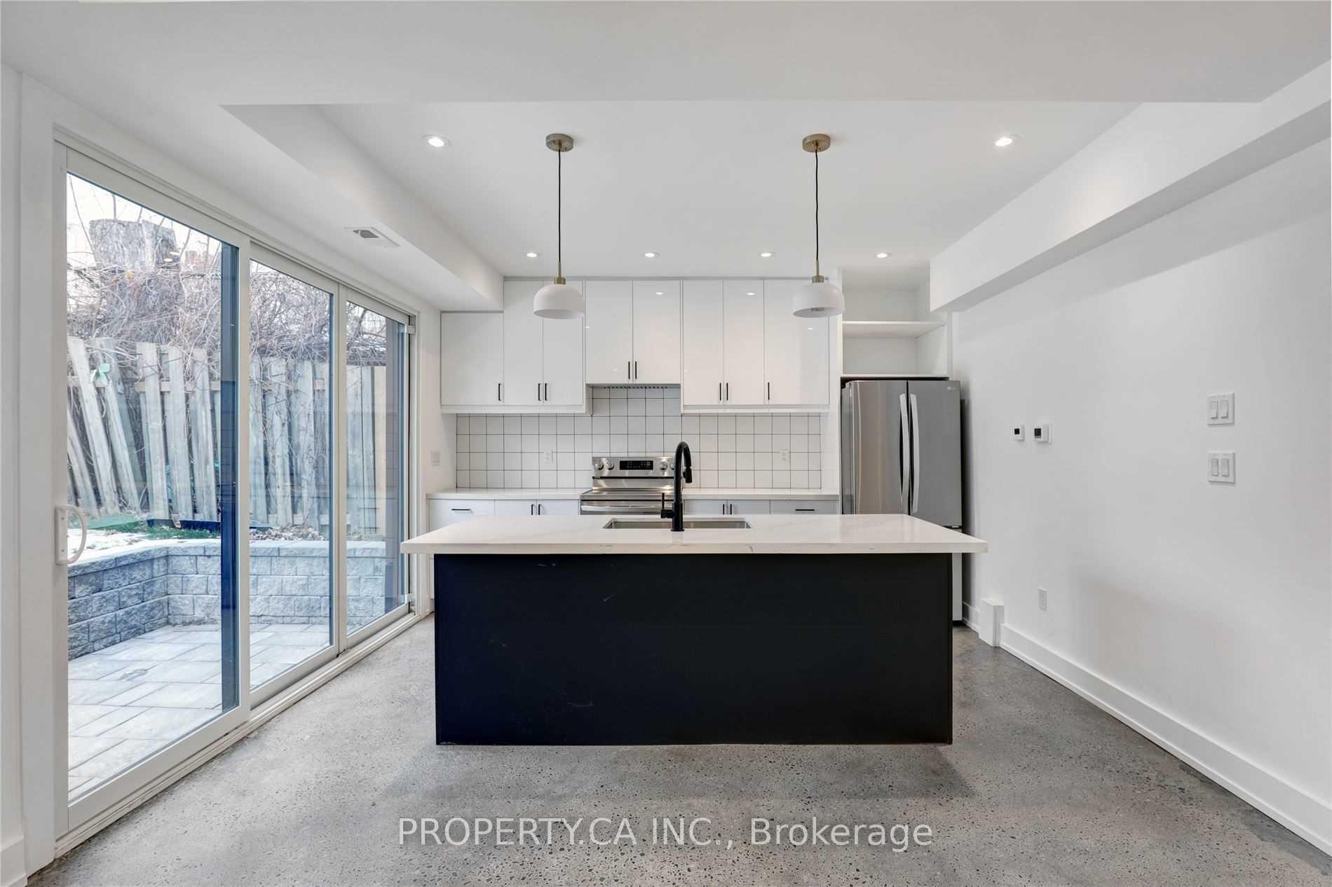 53 Eversfield Road Laneway