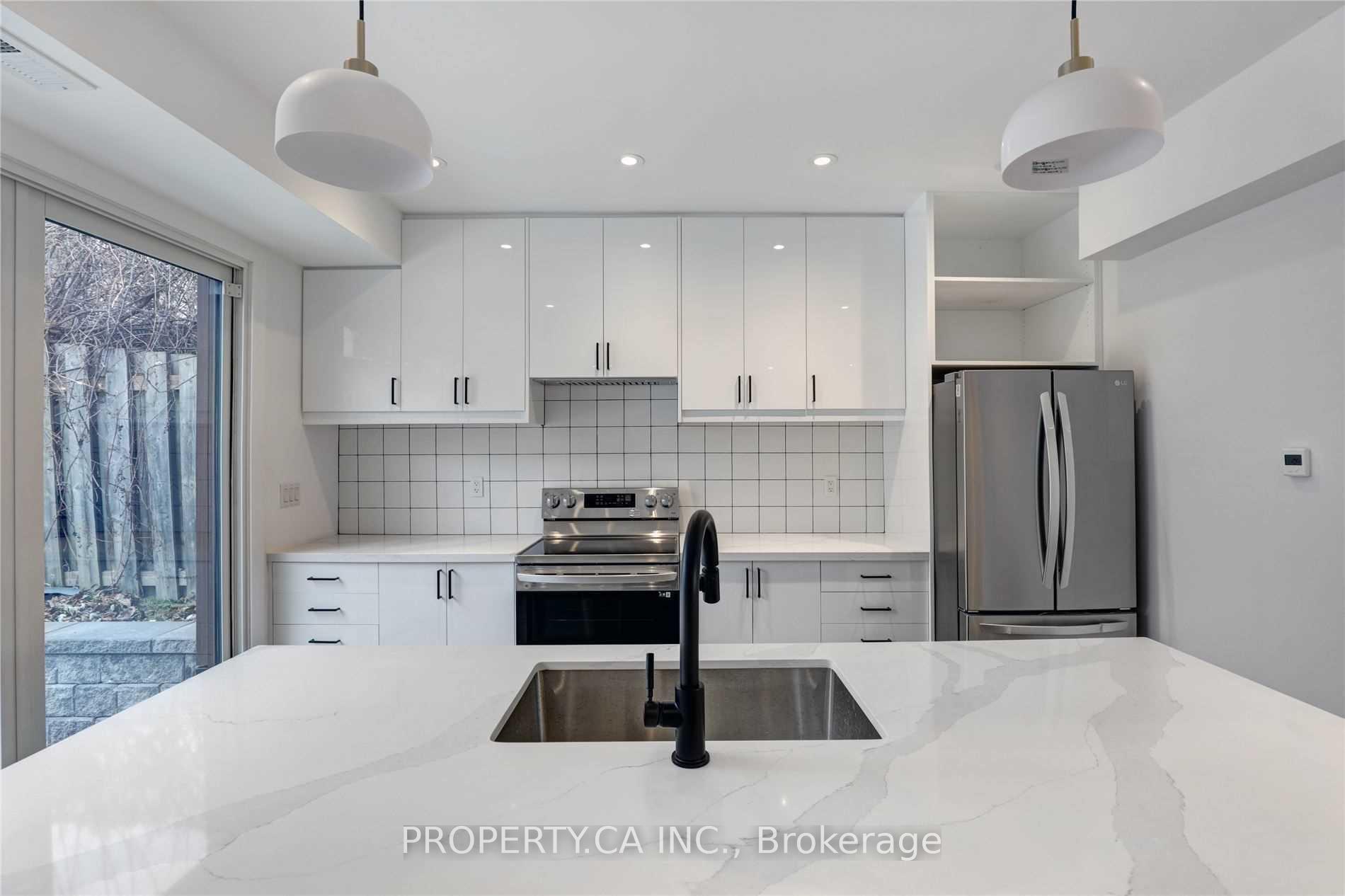 53 Eversfield Road Laneway