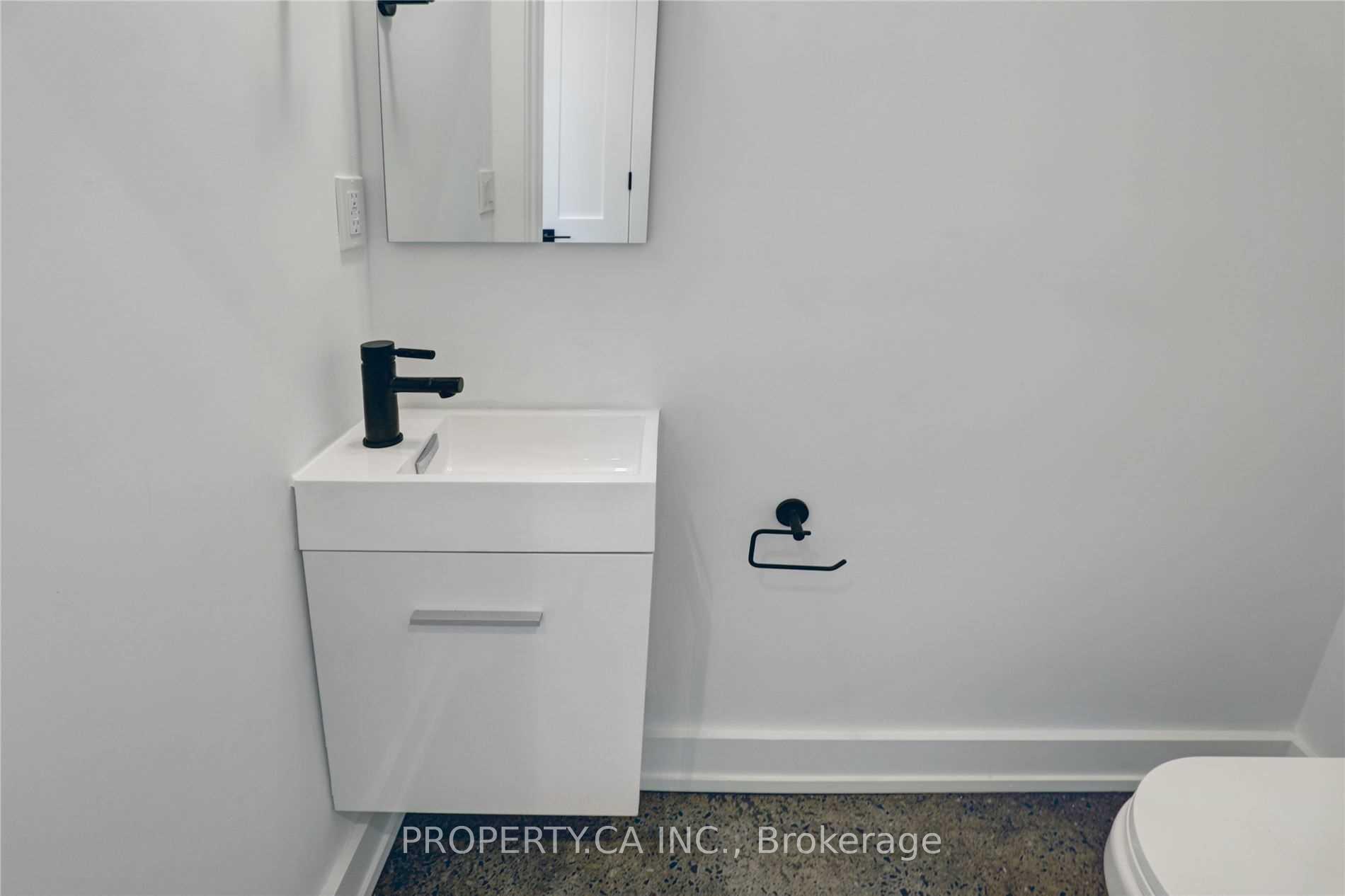 53 Eversfield Road Laneway