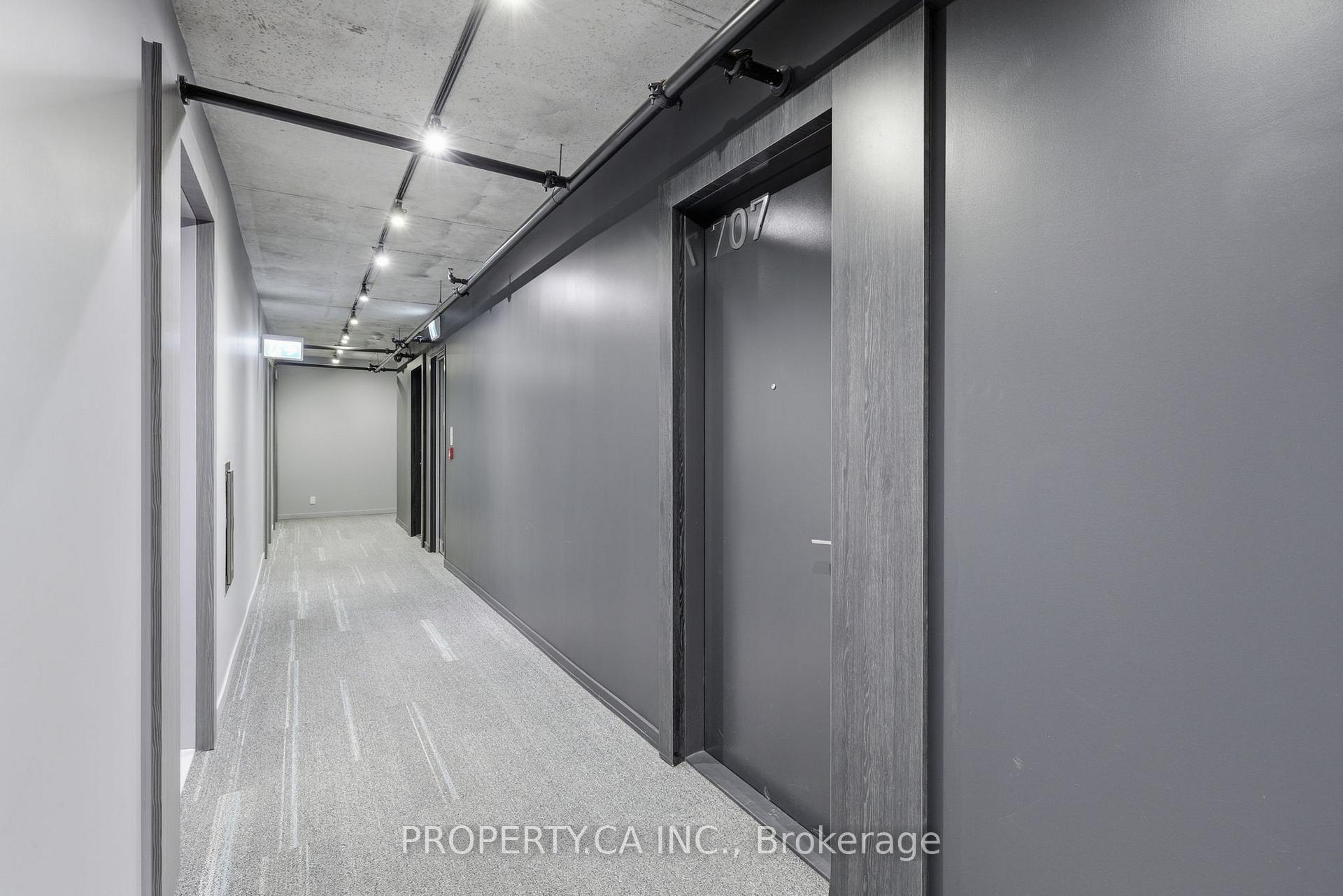 383 Sorauren Avenue 707