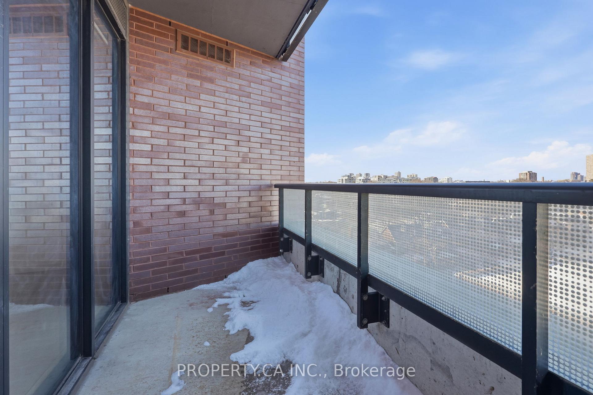 383 Sorauren Avenue 707