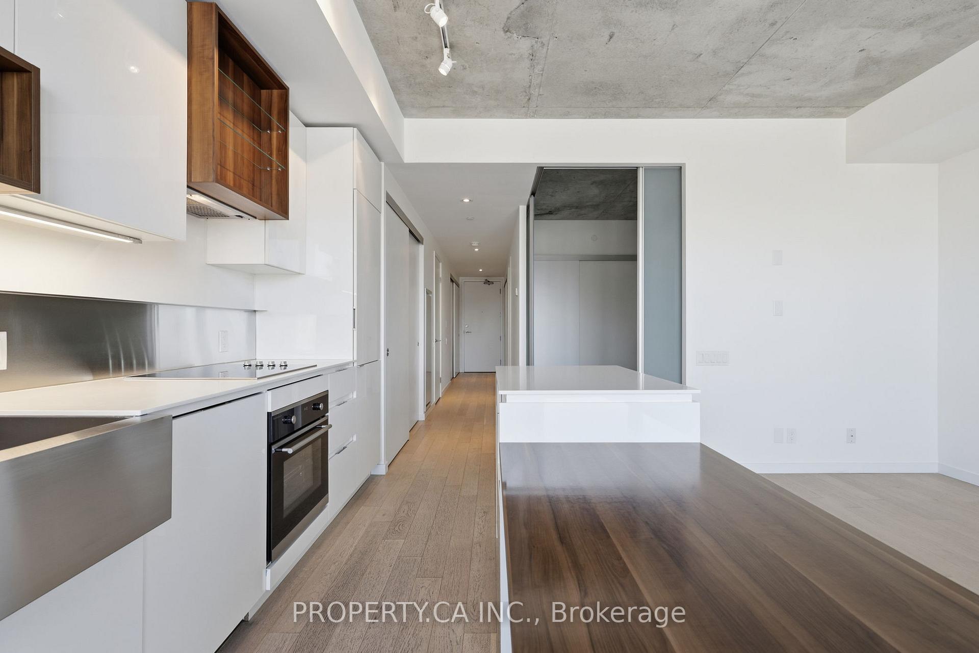 383 Sorauren Avenue 707