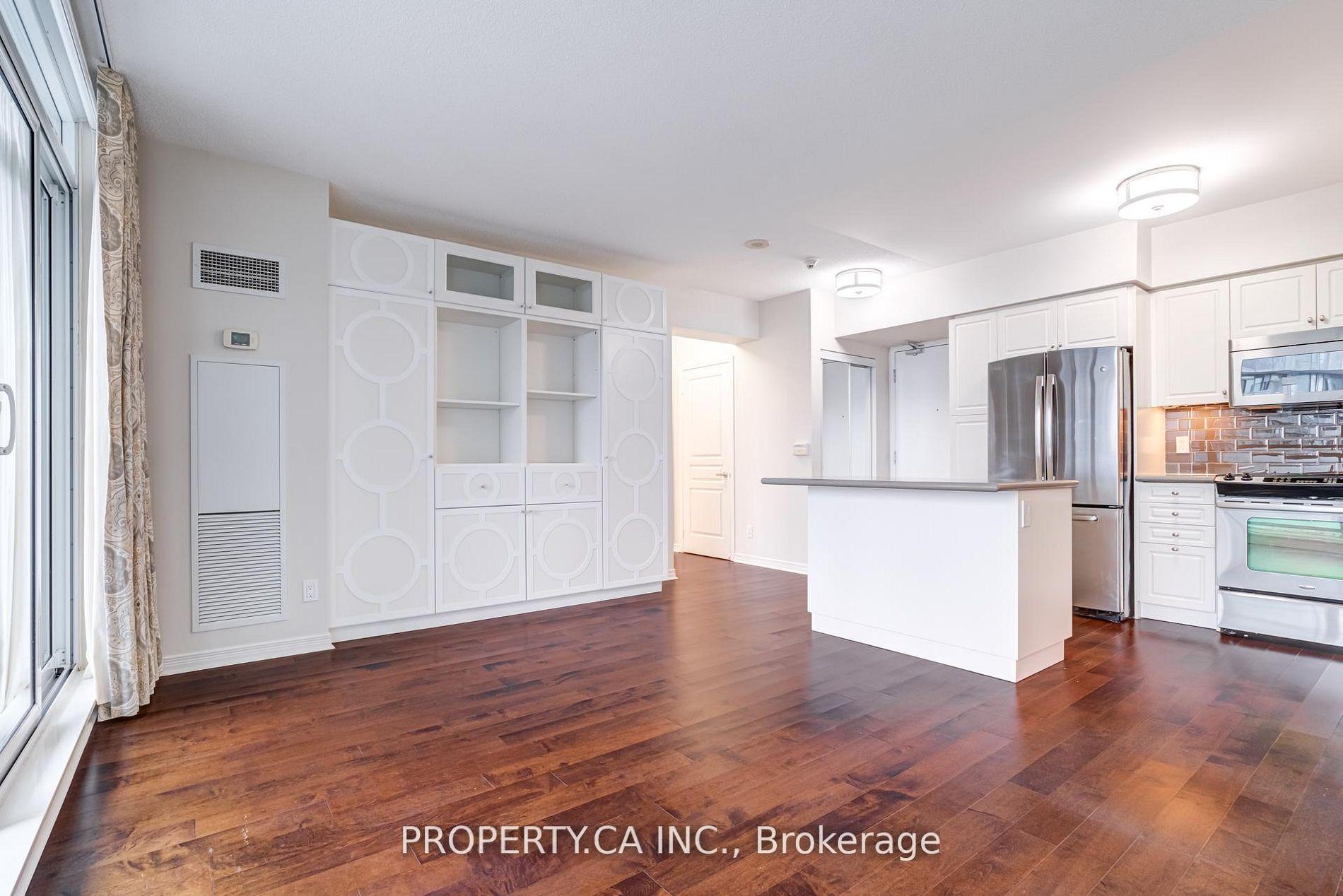 2230 Lake Shore Boulevard W 903