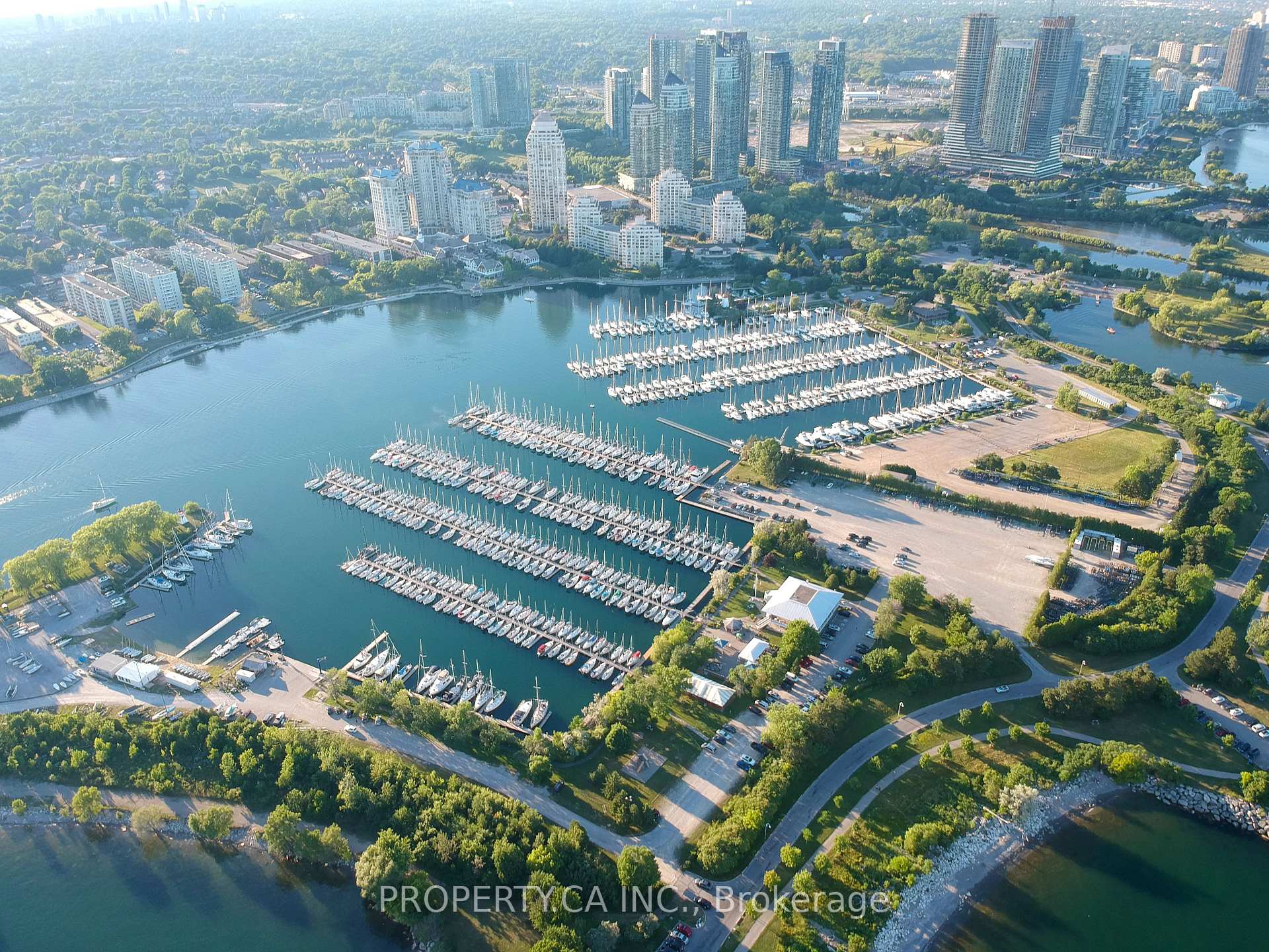 2230 Lake Shore Boulevard W 903