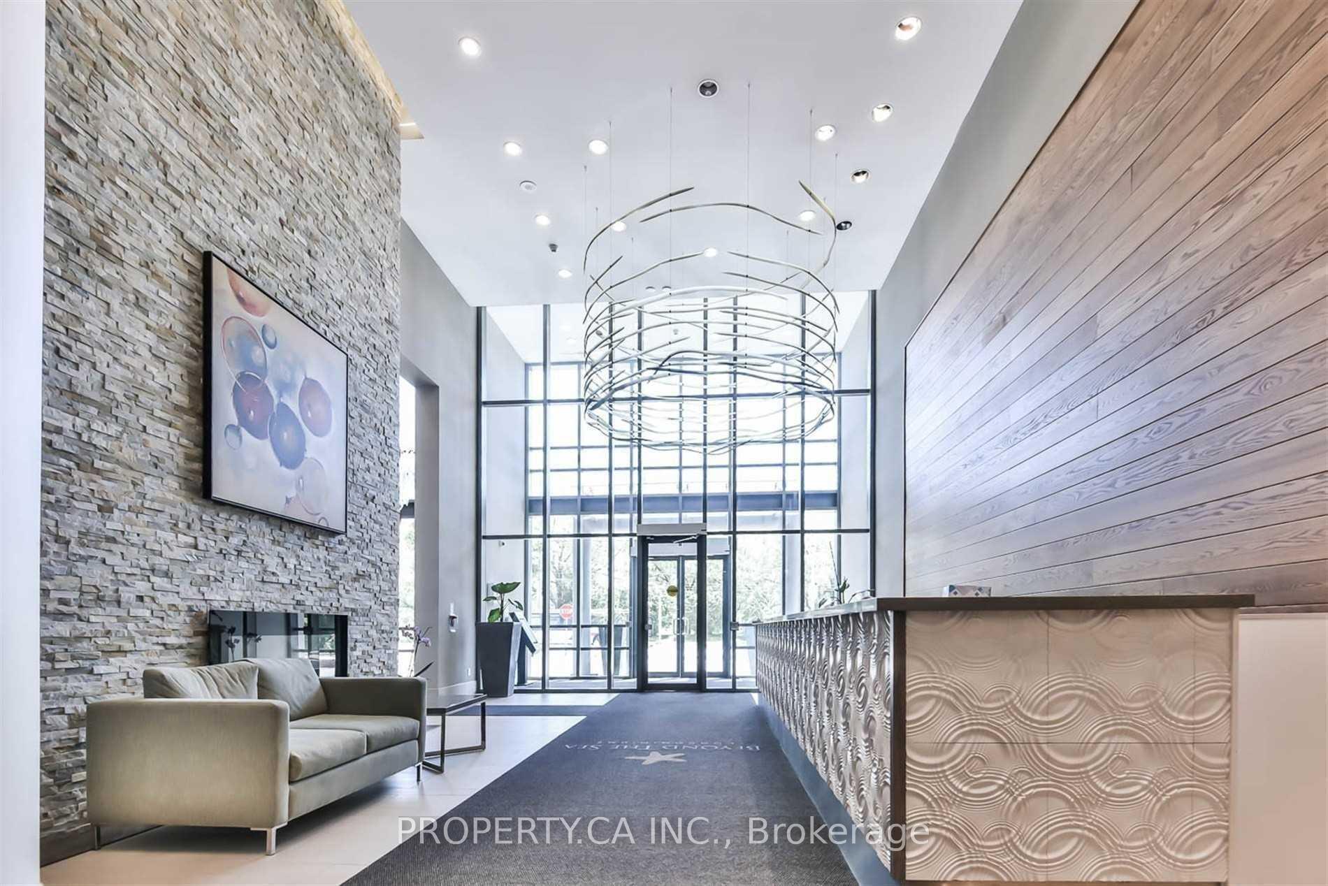 2230 Lake Shore Boulevard W 903