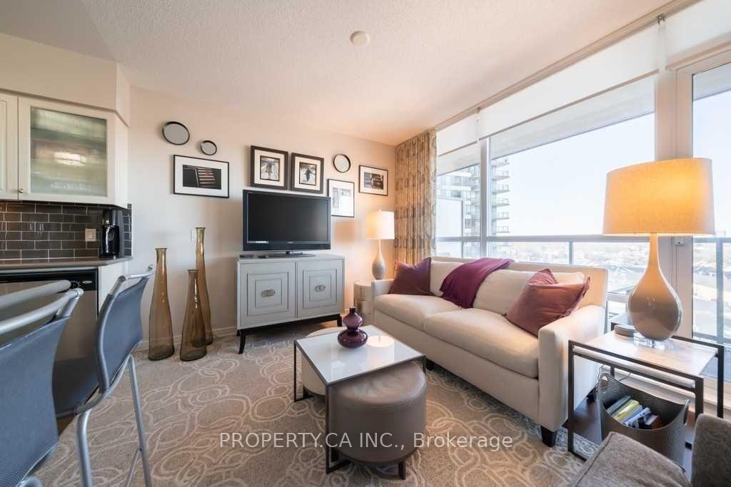 2230 Lake Shore Boulevard W 903