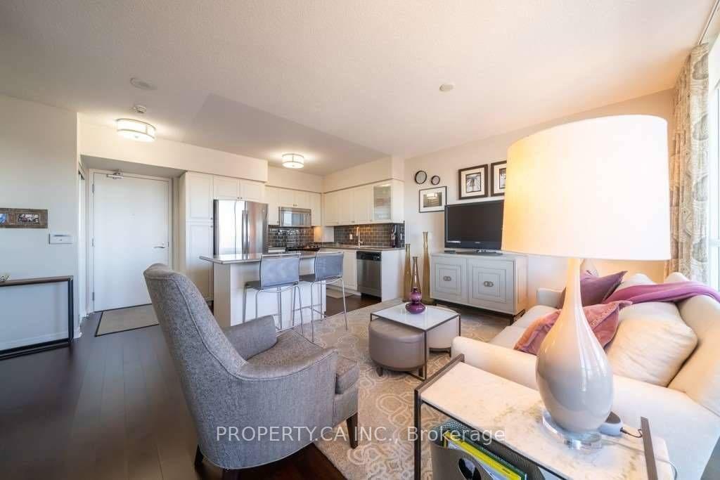 2230 Lake Shore Boulevard W 903