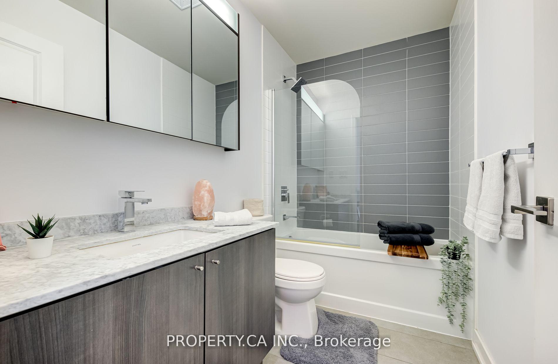 510 Curran Place E 1408