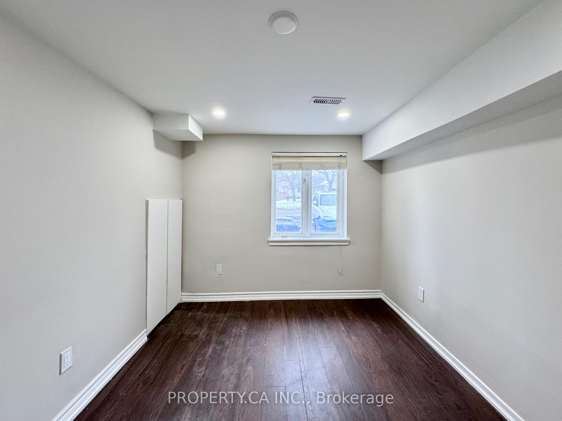 2221 Buttonbush Crescent Lower