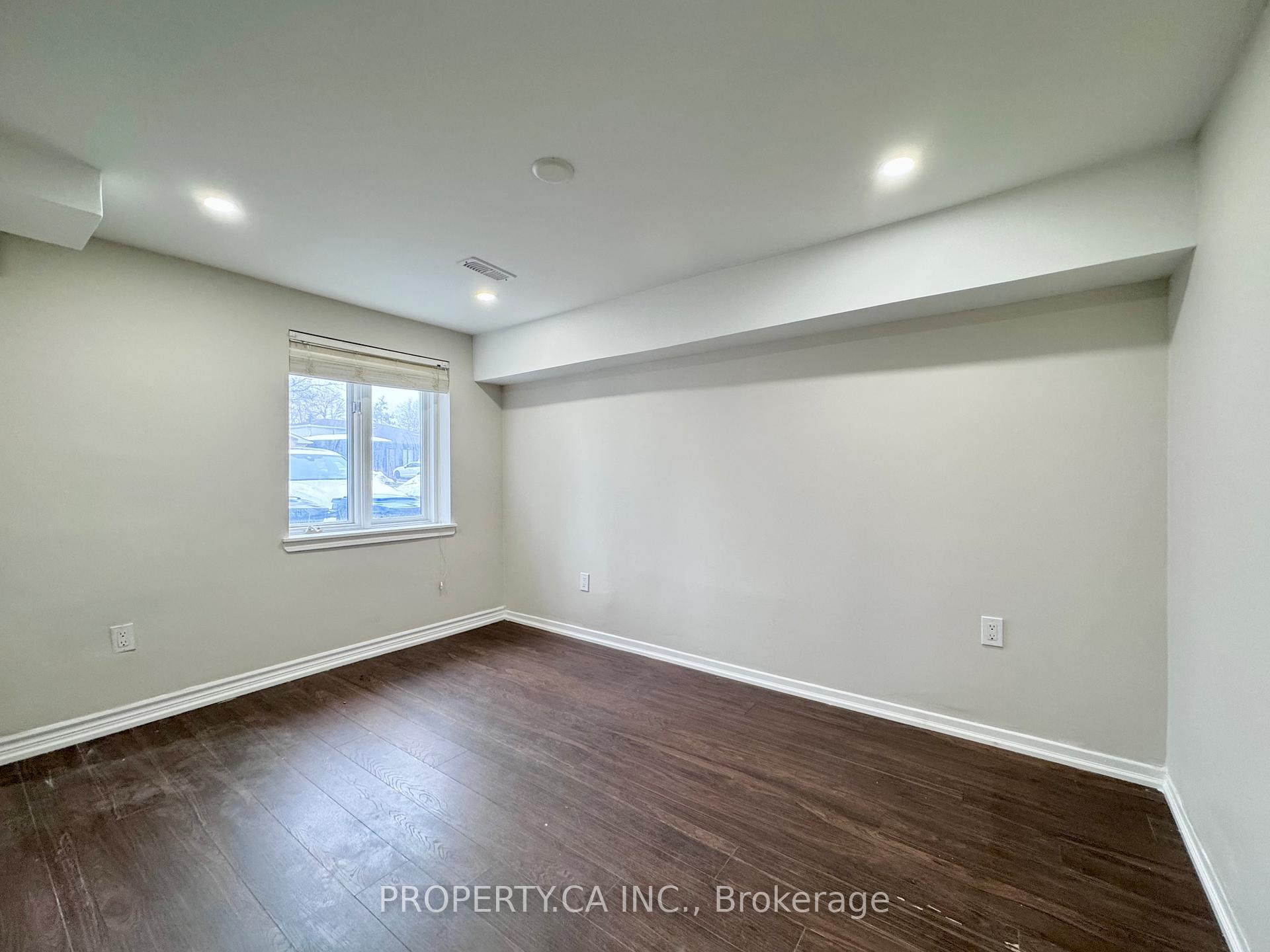 2221 Buttonbush Crescent Lower