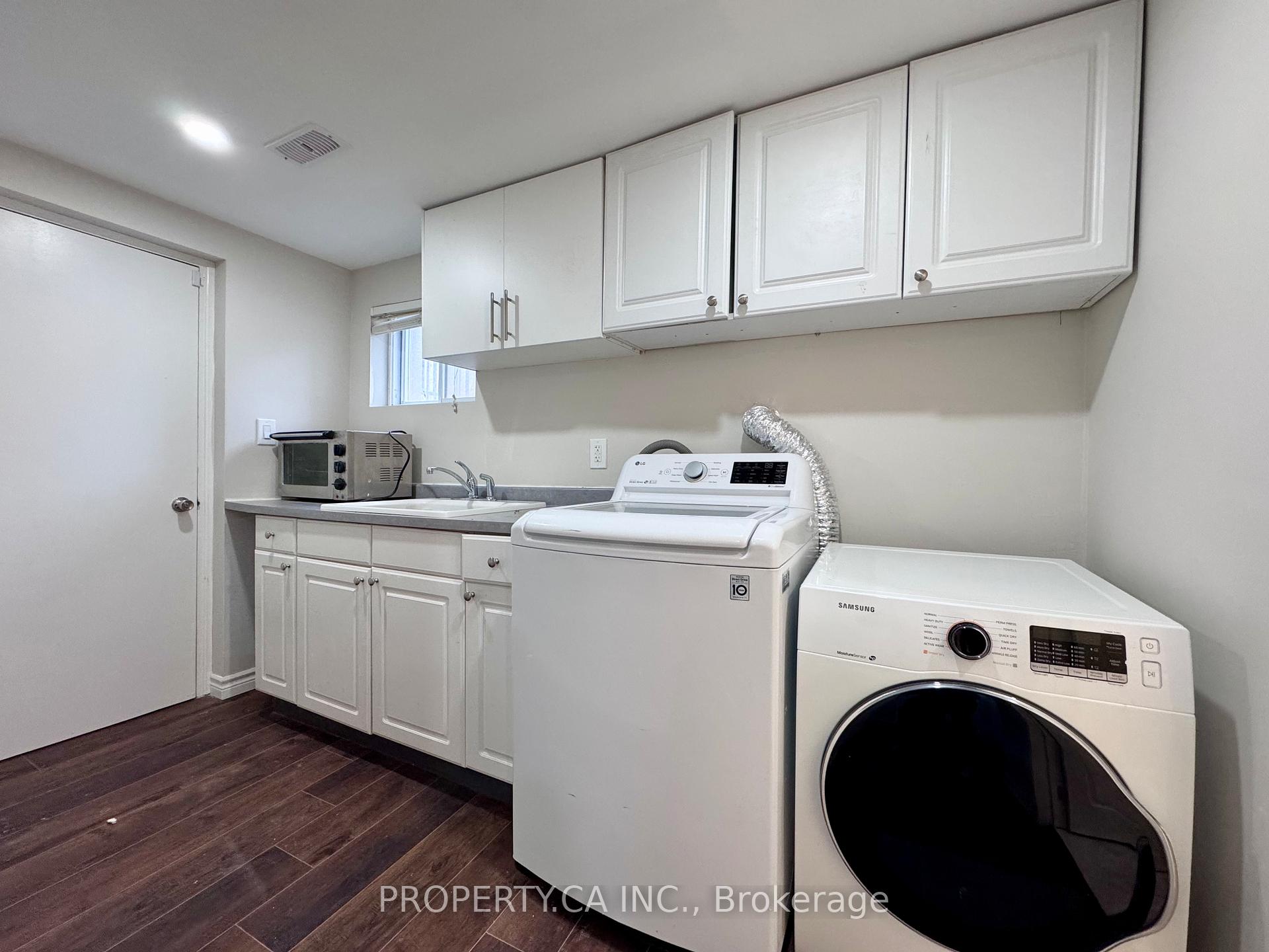 2221 Buttonbush Crescent Lower