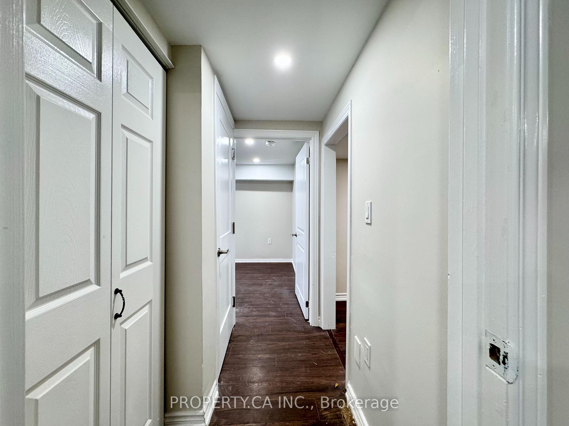 2221 Buttonbush Crescent Lower