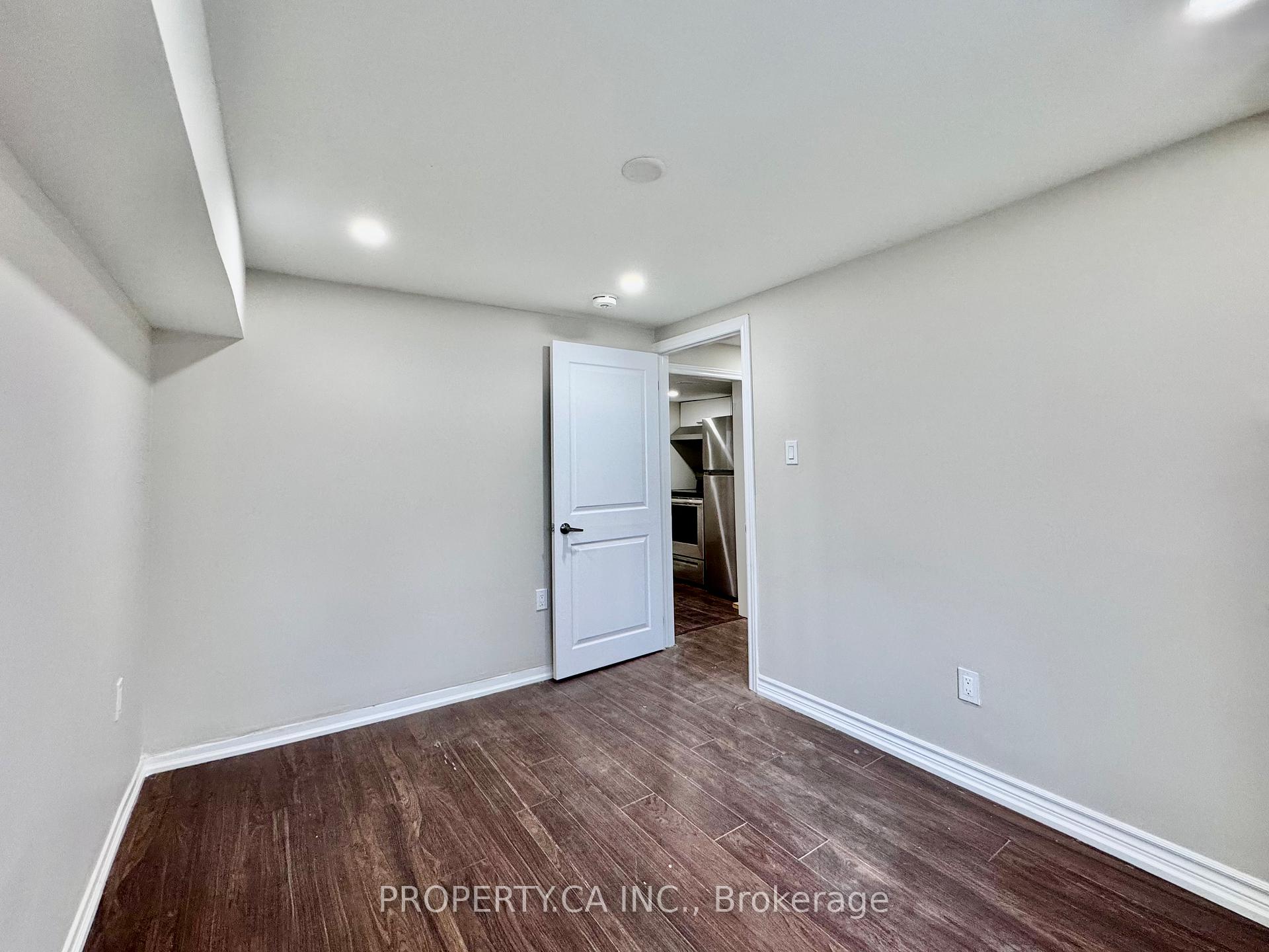 2221 Buttonbush Crescent Lower