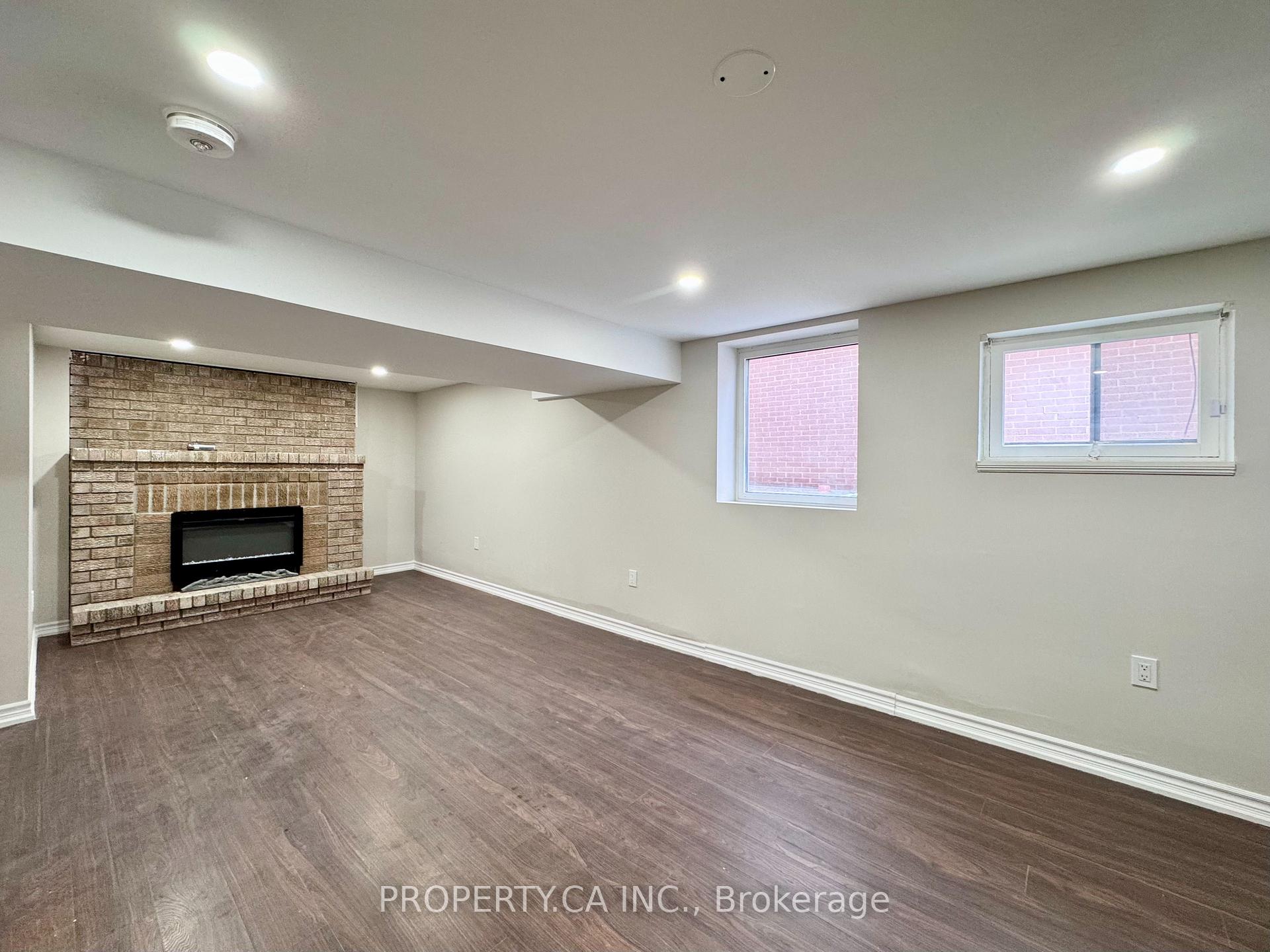 2221 Buttonbush Crescent Lower