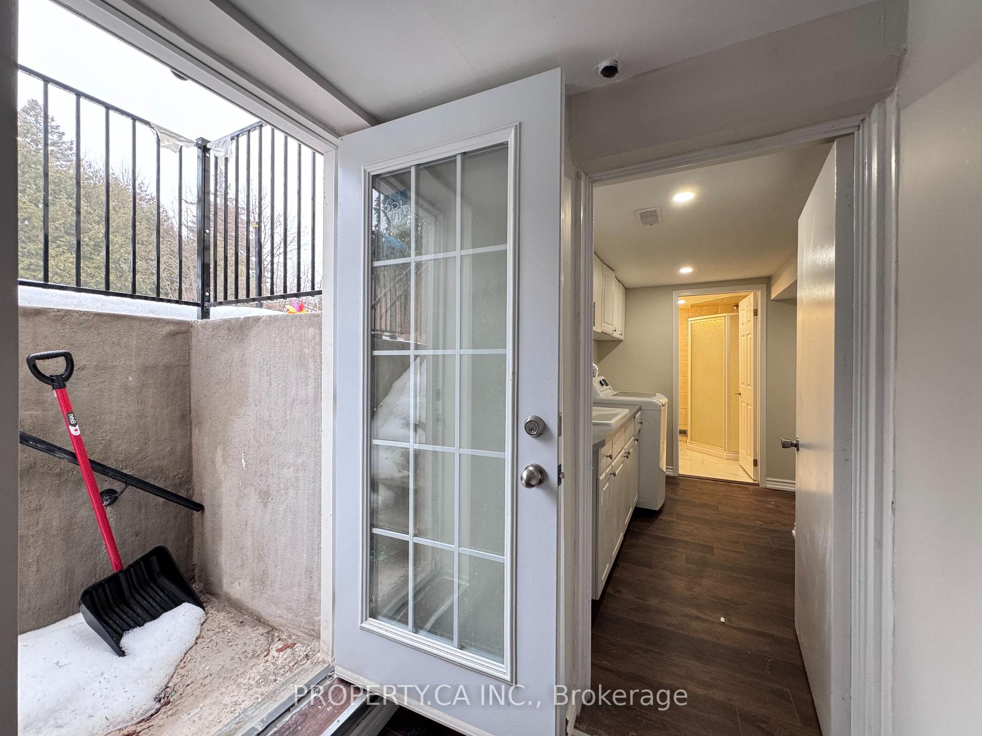 2221 Buttonbush Crescent Lower