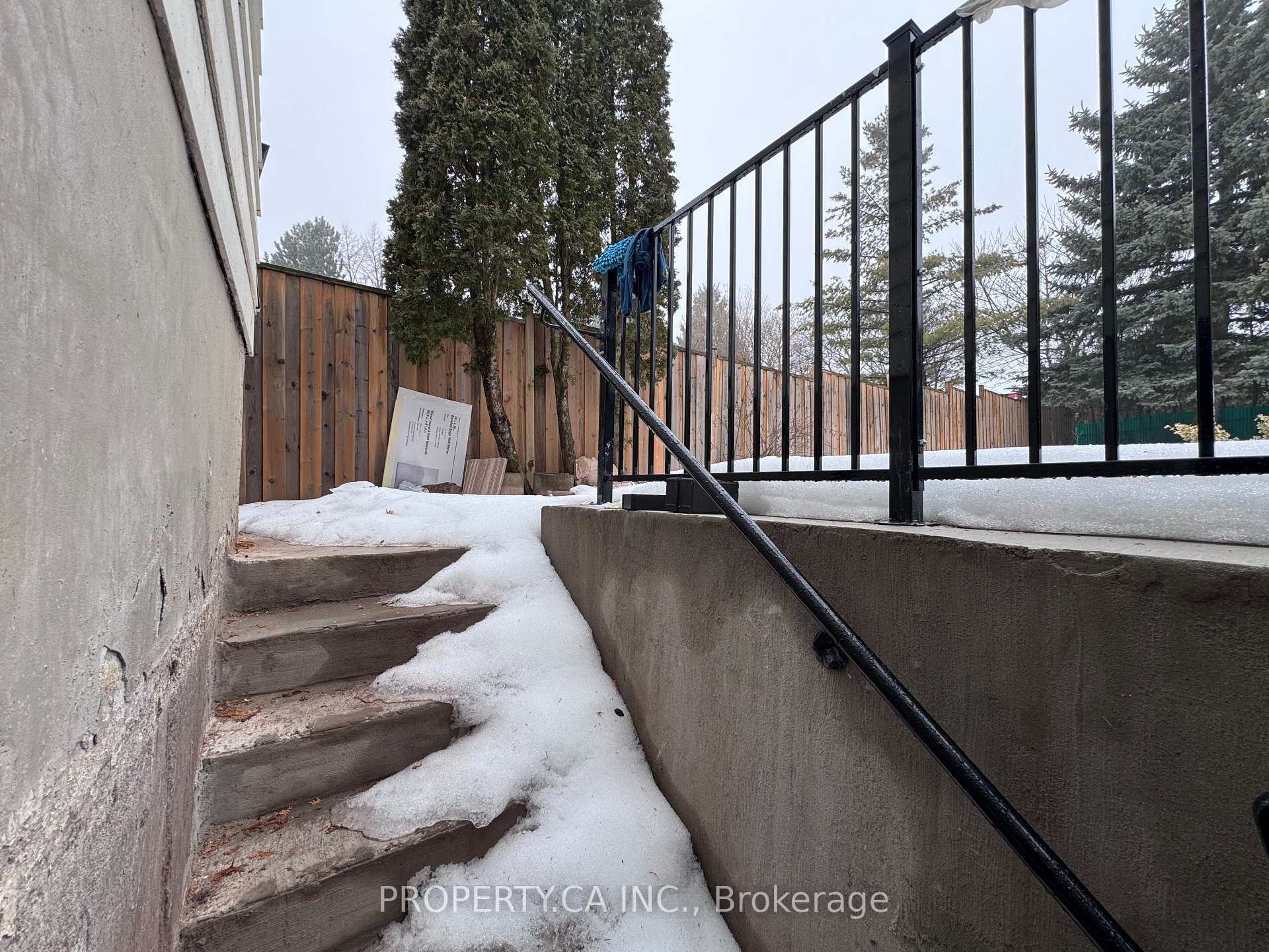 2221 Buttonbush Crescent Lower