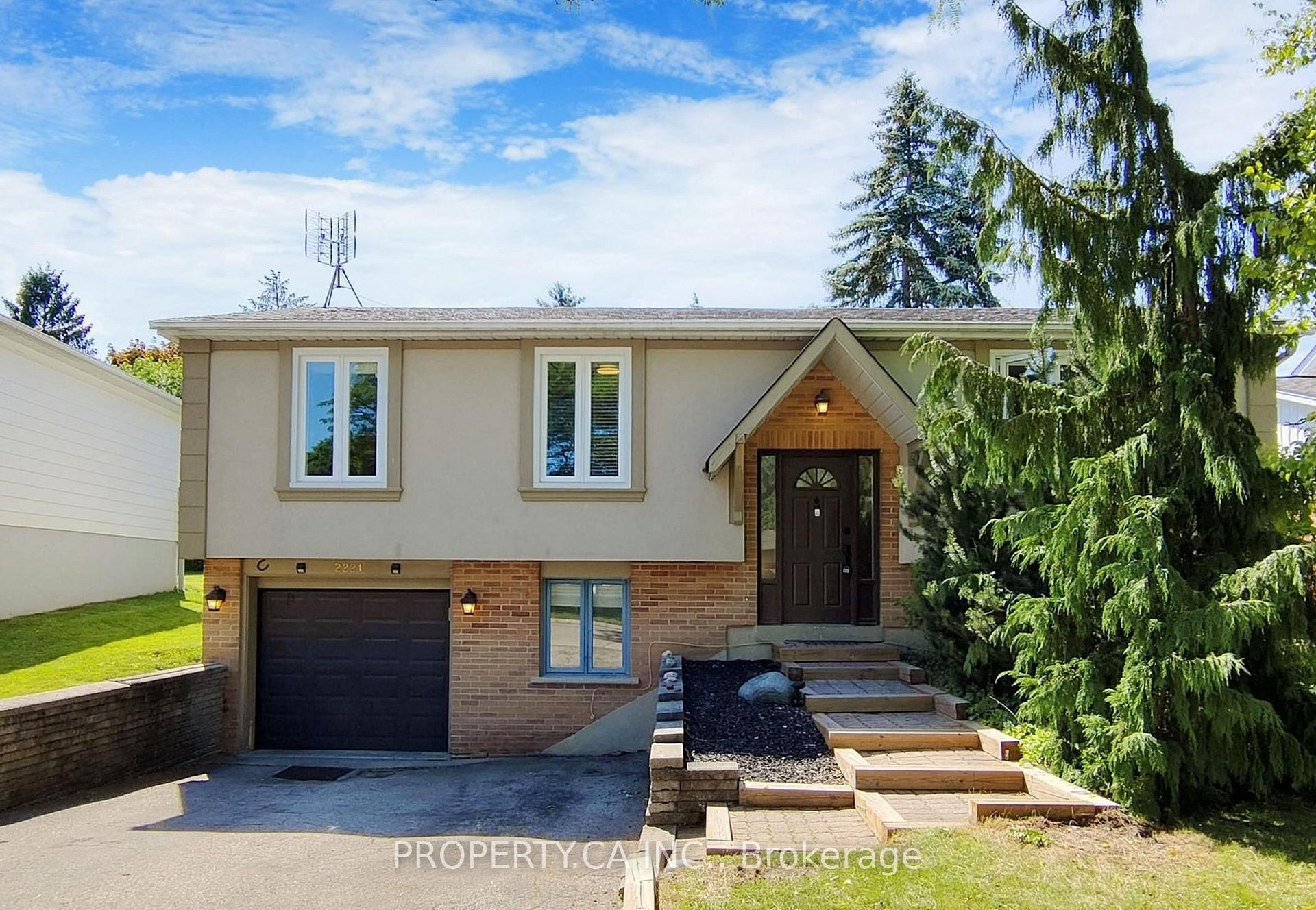 2221 Buttonbush Crescent Lower