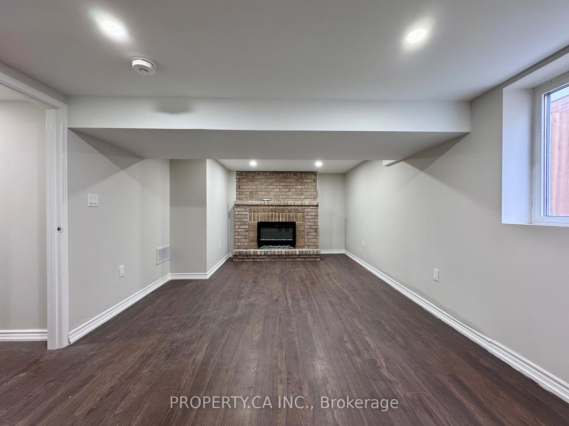 2221 Buttonbush Crescent Lower