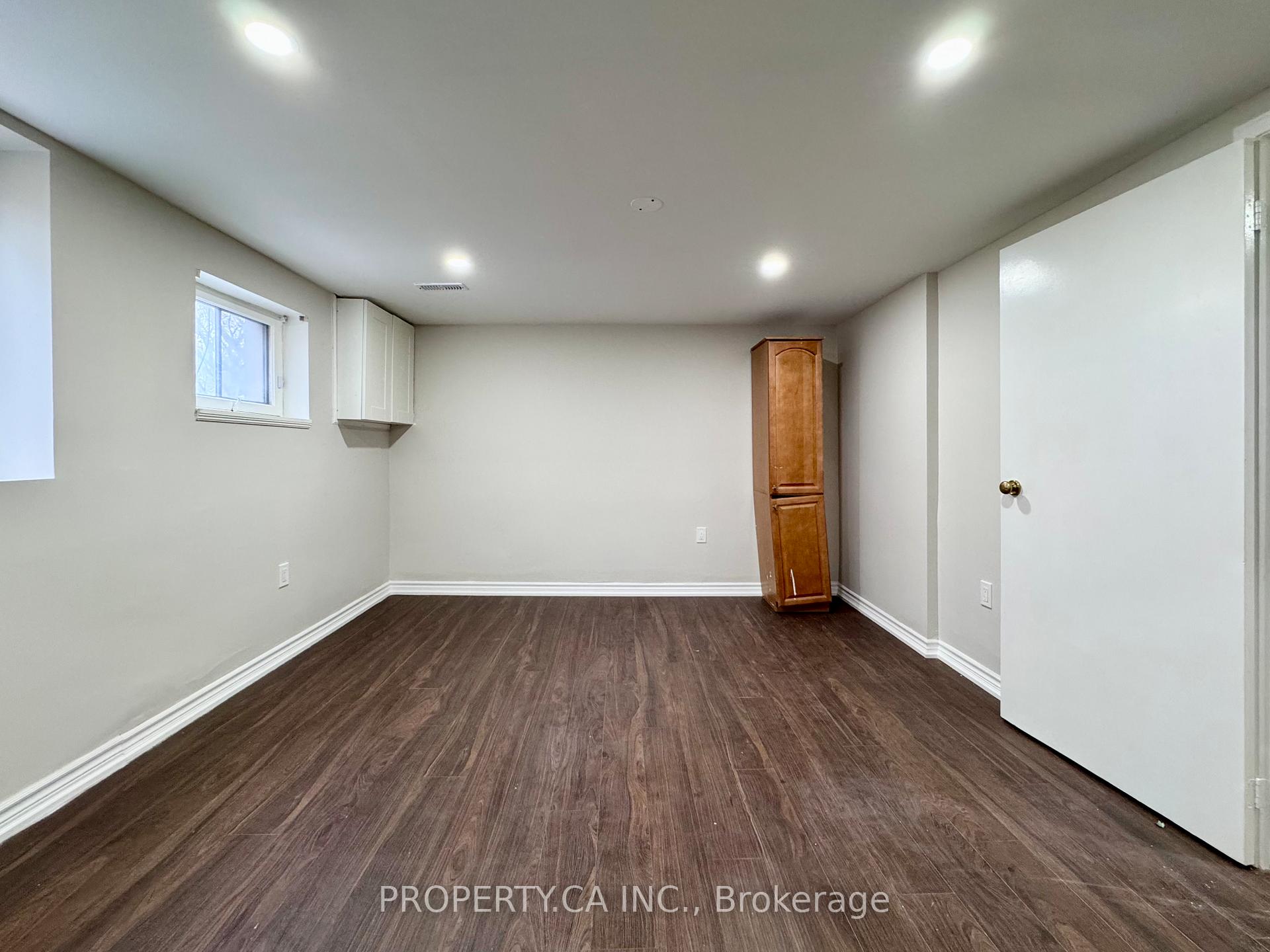 2221 Buttonbush Crescent Lower