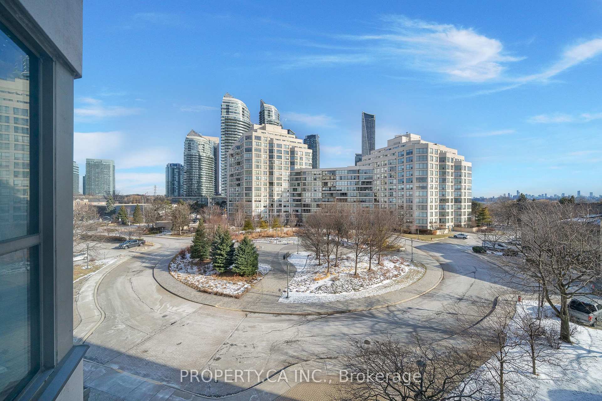 2267 Lake Shore Boulevard W 526