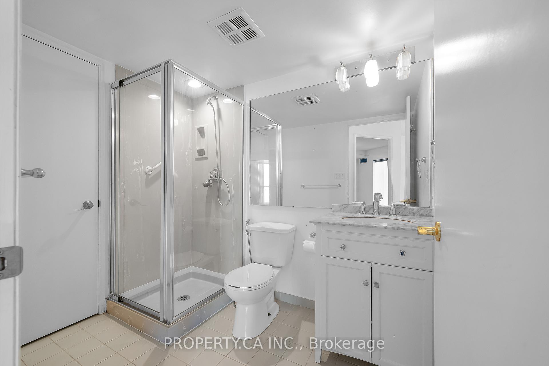 2267 Lake Shore Boulevard W 526