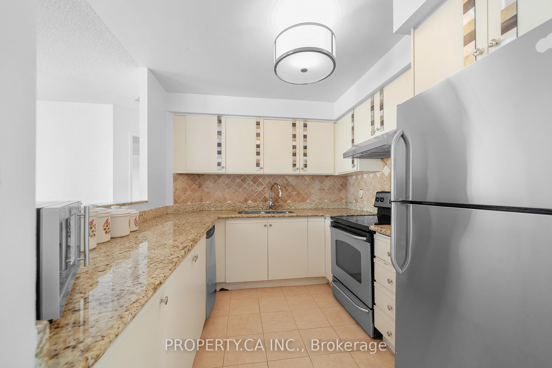 2267 Lake Shore Boulevard W 526
