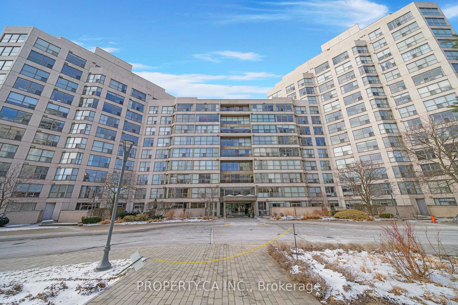 2267 Lake Shore Boulevard W 526