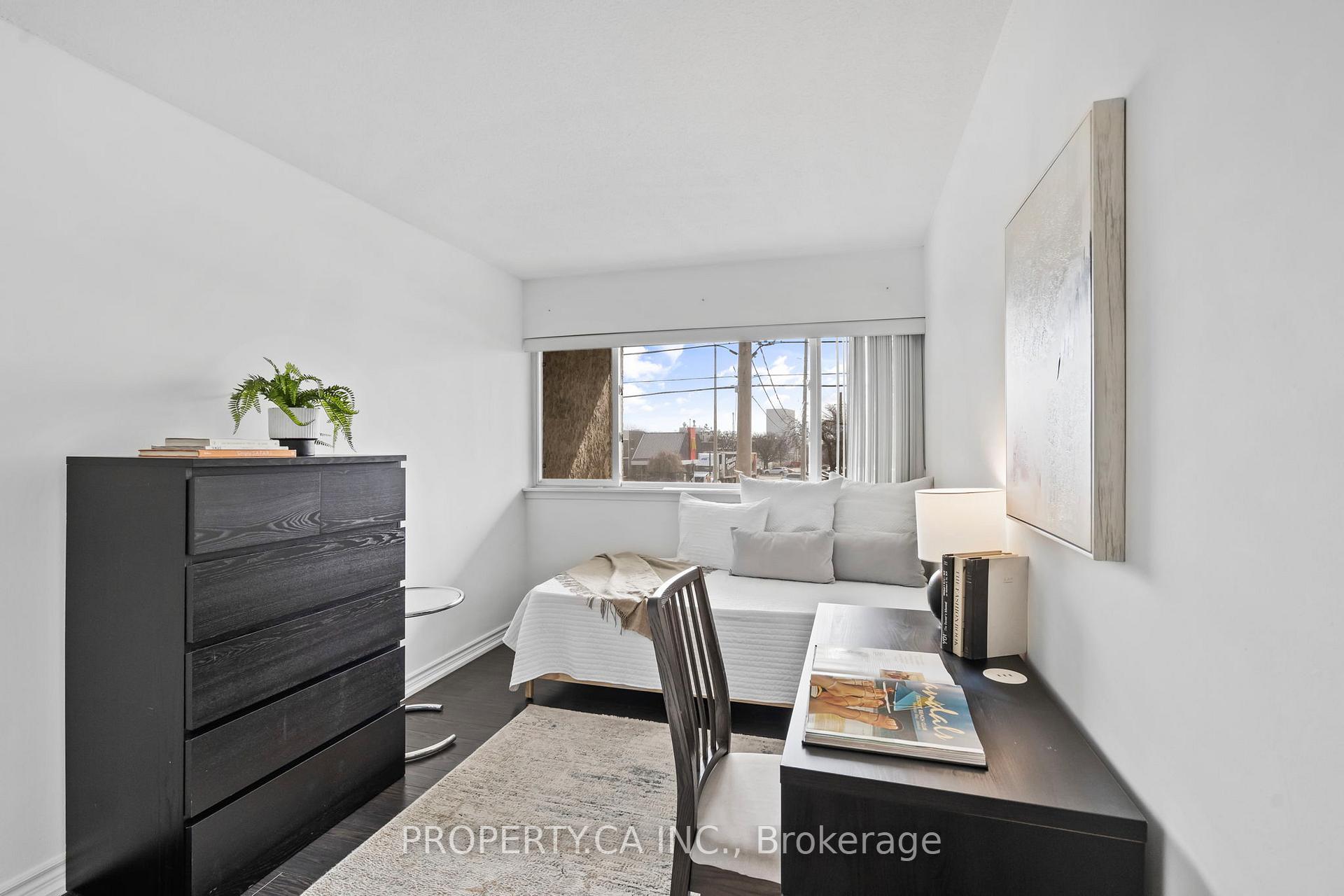 1055 Dundas Street E 179