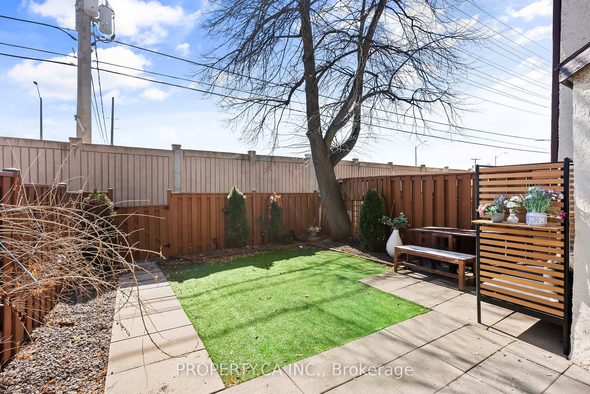 1055 Dundas Street E 179