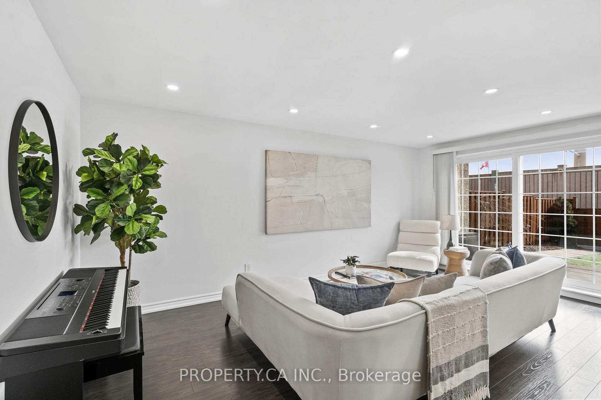 1055 Dundas Street E 179