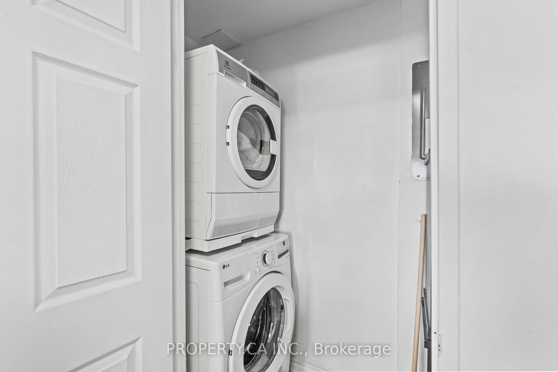 1055 Dundas Street E 179