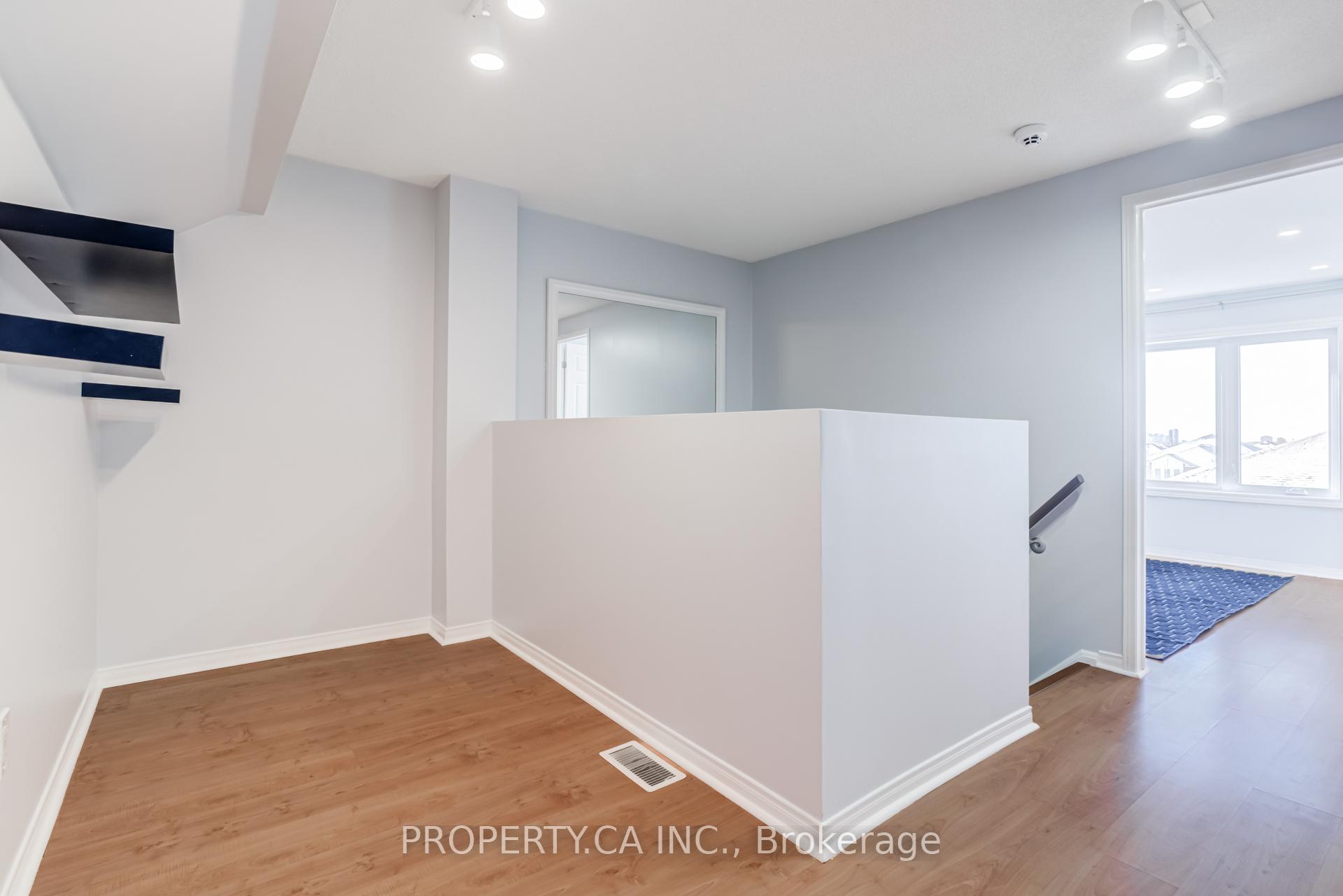 1050 Bristol Road W 45