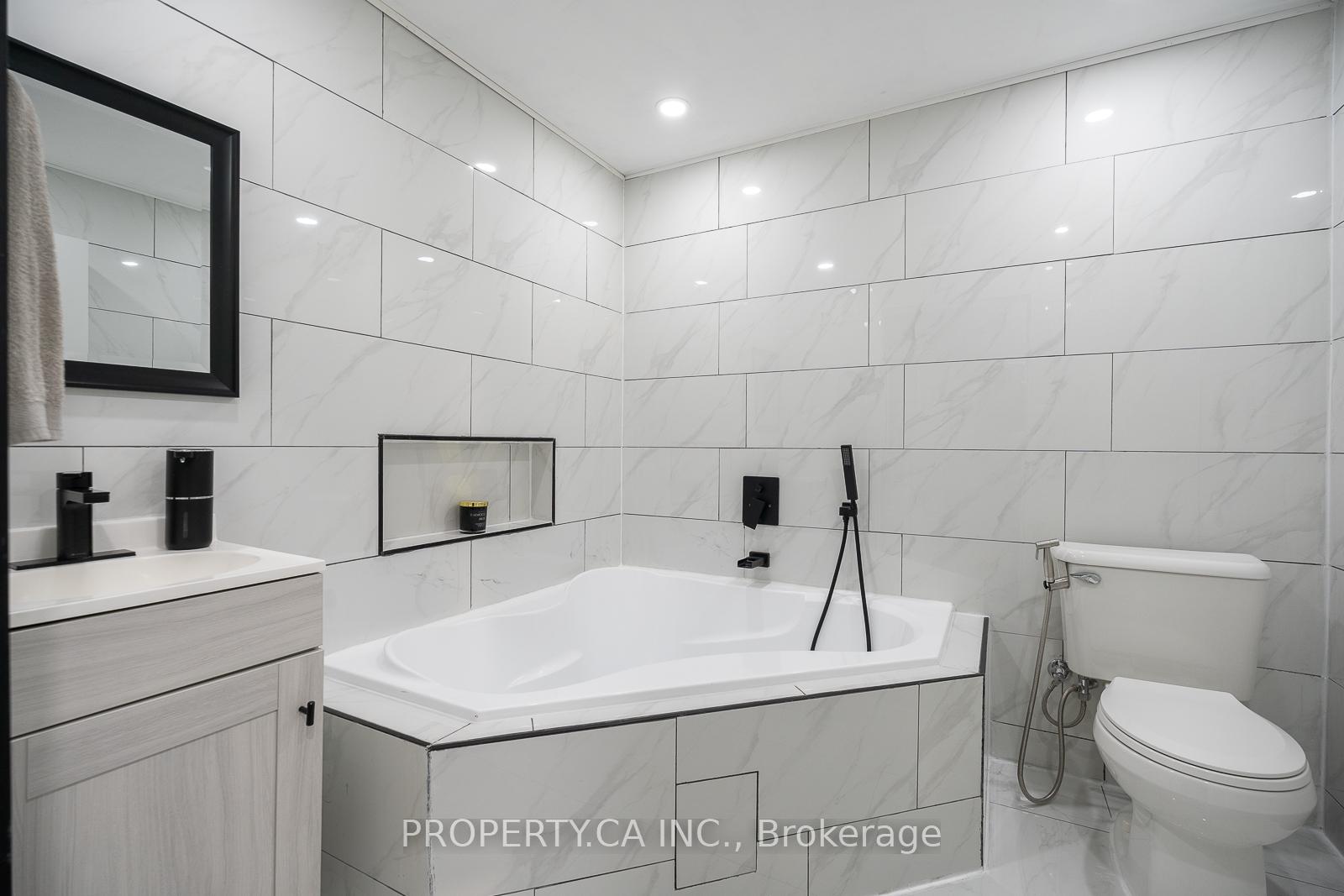2779 Gananoque Drive 49